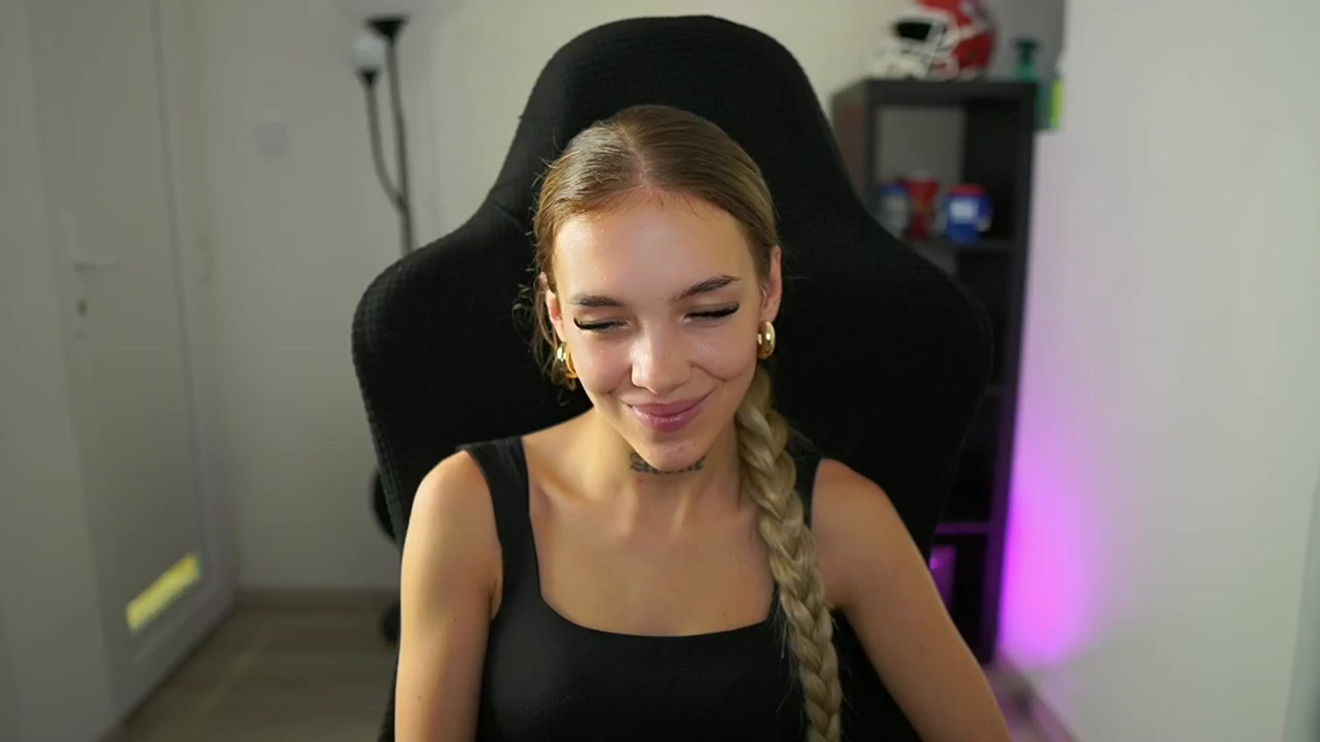 Gallery image thumbnail from Alexxisky's myfreecams stream on, 07/28/2025, 08:30 image 18 of 20