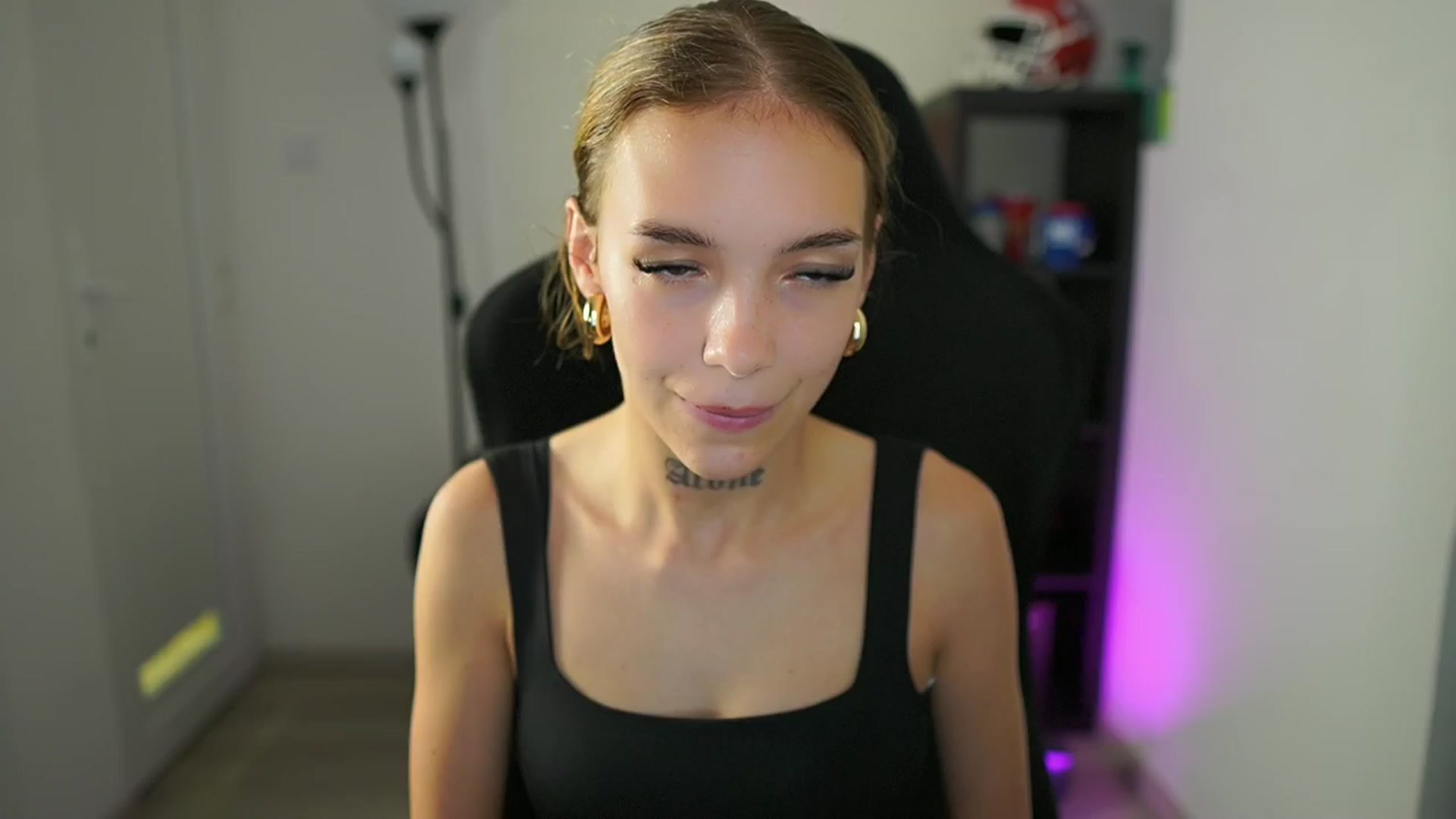 Gallery image thumbnail from Alexxisky's myfreecams stream on, 07/28/2025, 08:30 image 10 of 20