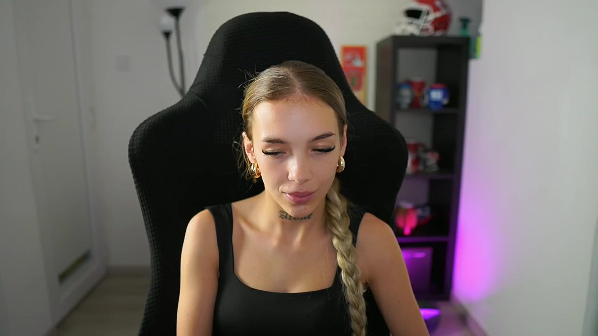 Gallery image thumbnail from Alexxisky's myfreecams stream on, 07/28/2025, 08:30 image 4 of 20