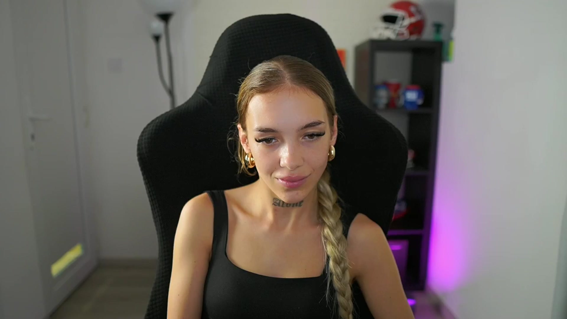 Gallery image thumbnail from Alexxisky's myfreecams stream on, 07/28/2025, 09:59 image 17 of 20
