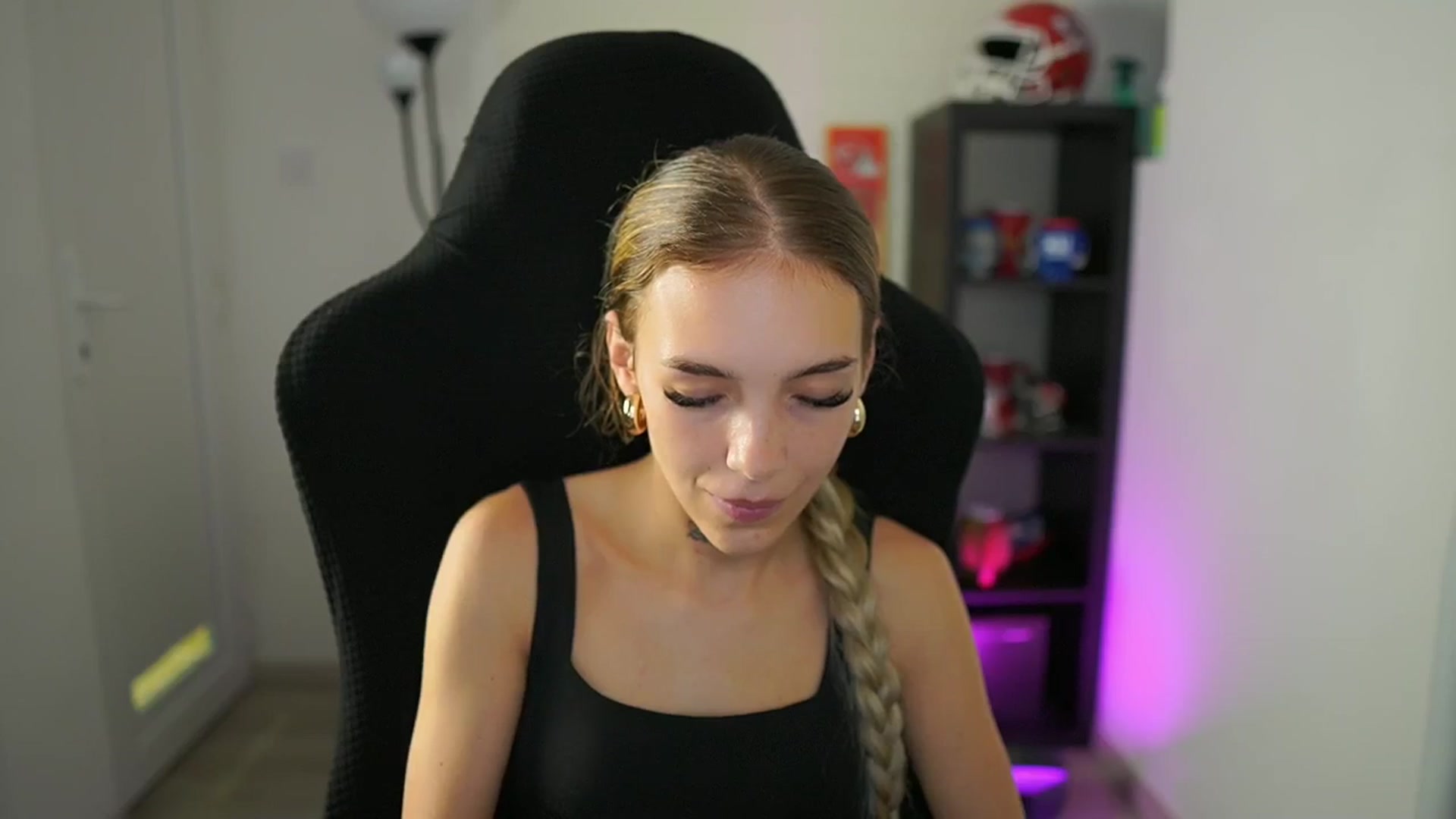 Gallery image thumbnail from Alexxisky's myfreecams stream on, 07/28/2025, 09:59 image 4 of 20