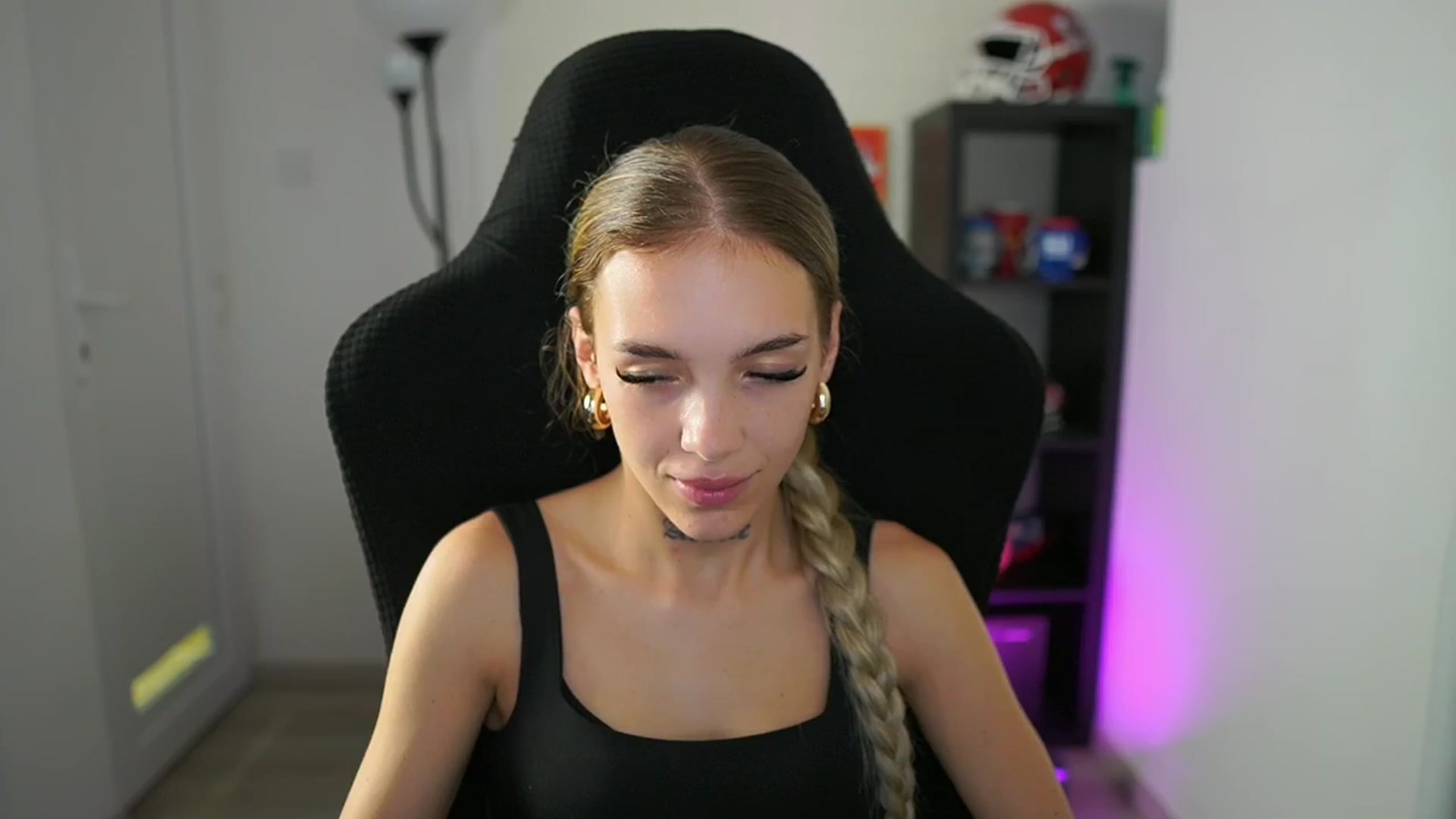 Gallery image thumbnail from Alexxisky's myfreecams stream on, 07/28/2025, 09:59 image 9 of 20