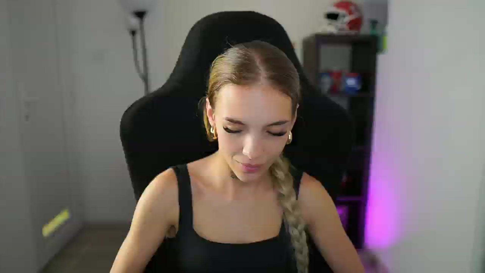 Gallery image thumbnail from Alexxisky's myfreecams stream on, 07/28/2025, 11:50 image 6 of 20