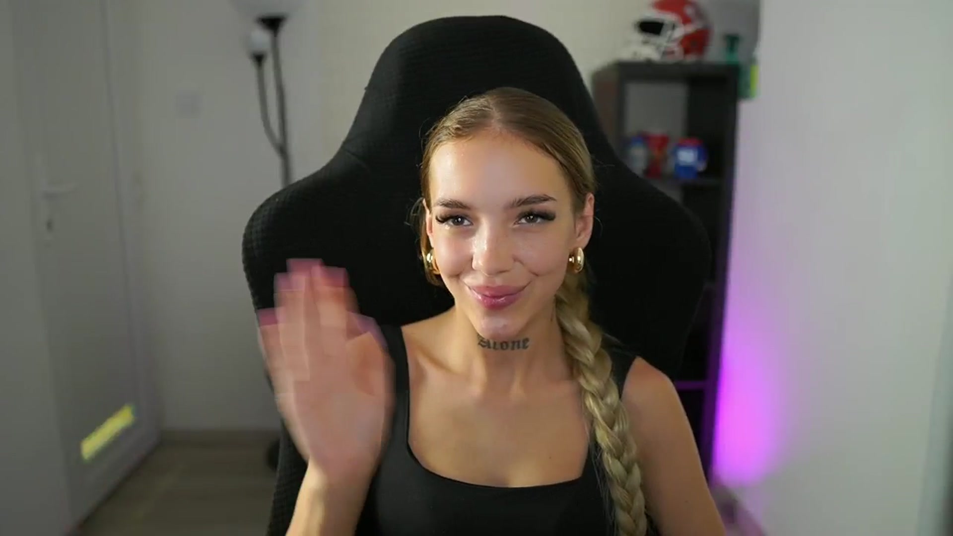 Gallery image thumbnail from Alexxisky's myfreecams stream on, 07/28/2025, 11:50 image 10 of 20