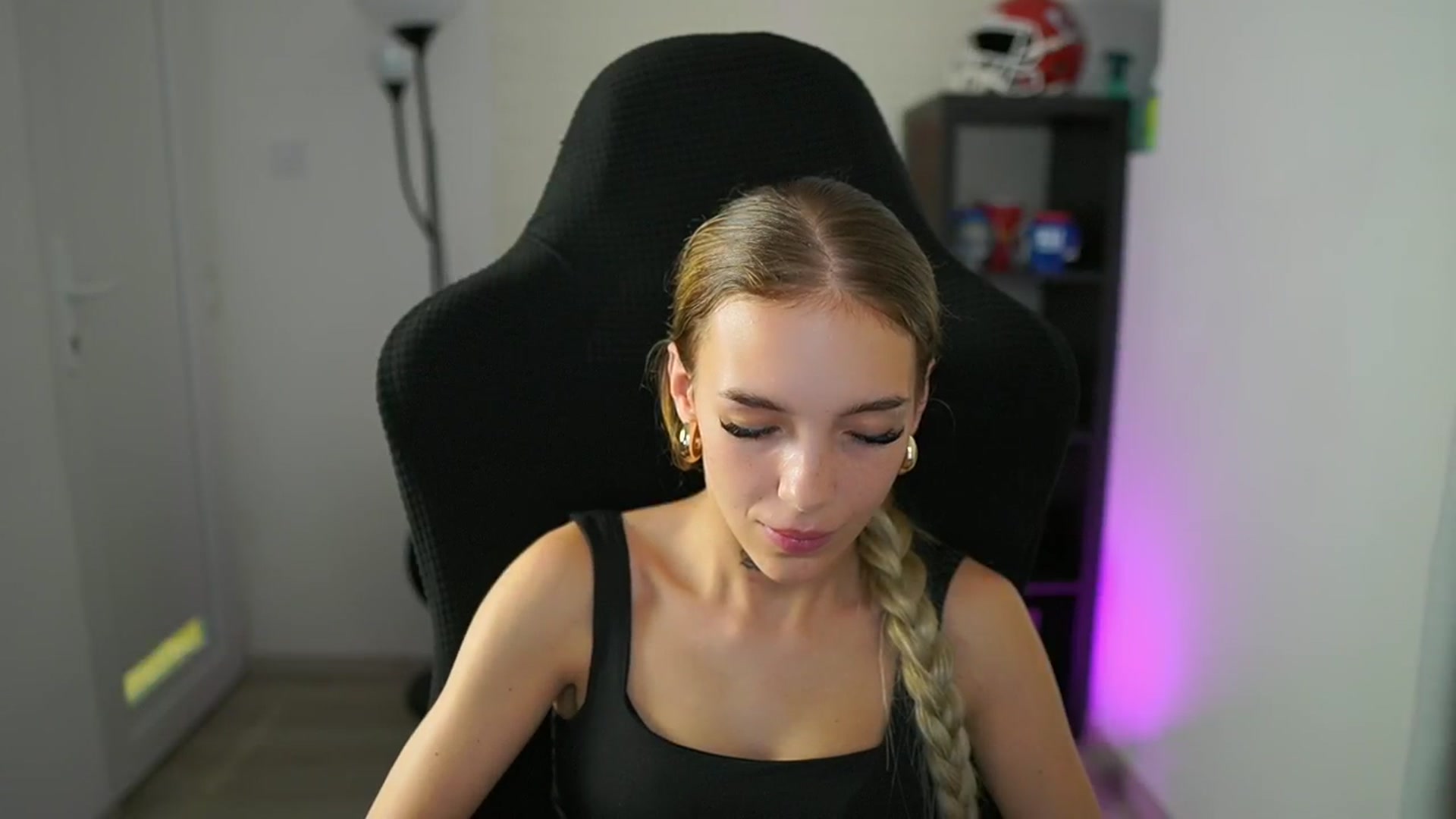 Gallery image thumbnail from Alexxisky's myfreecams stream on, 07/28/2025, 11:50 image 12 of 20