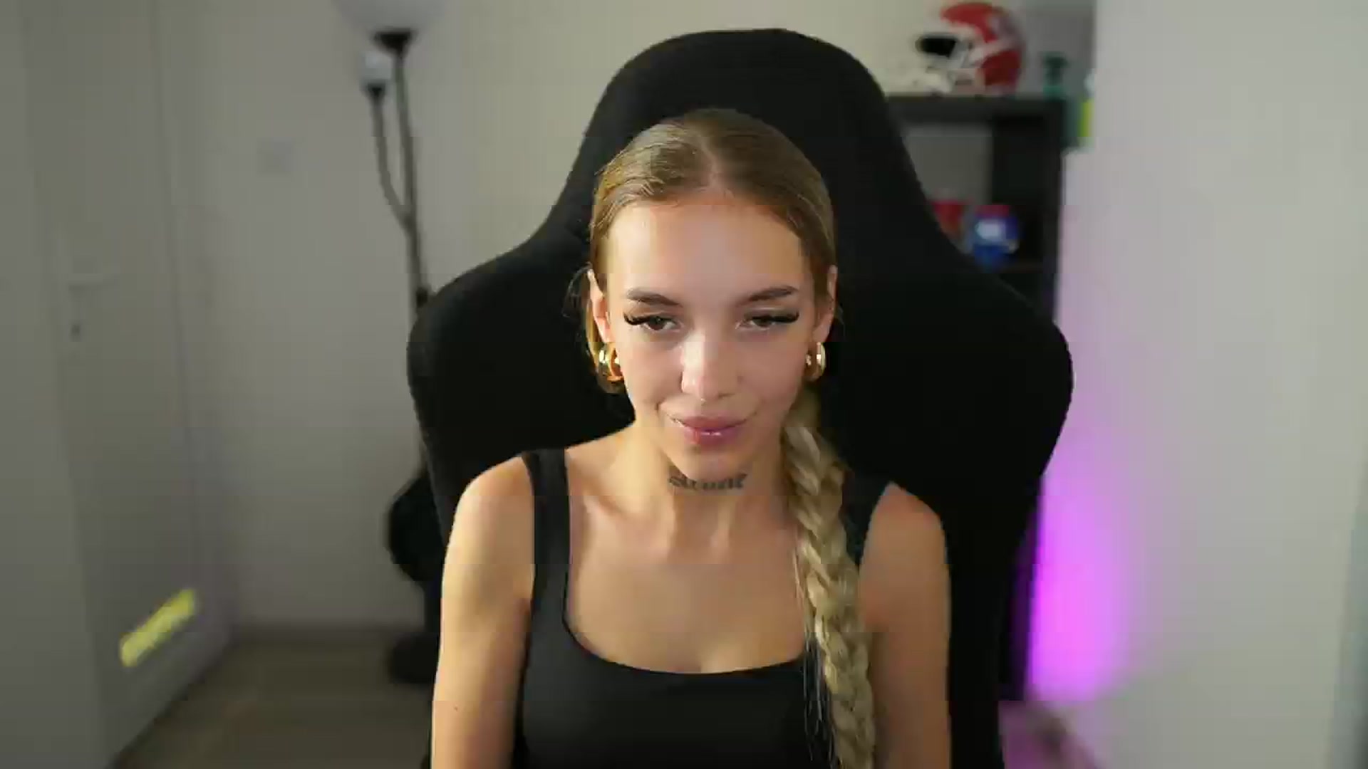 Gallery image thumbnail from Alexxisky's myfreecams stream on, 07/28/2025, 11:50 image 4 of 20