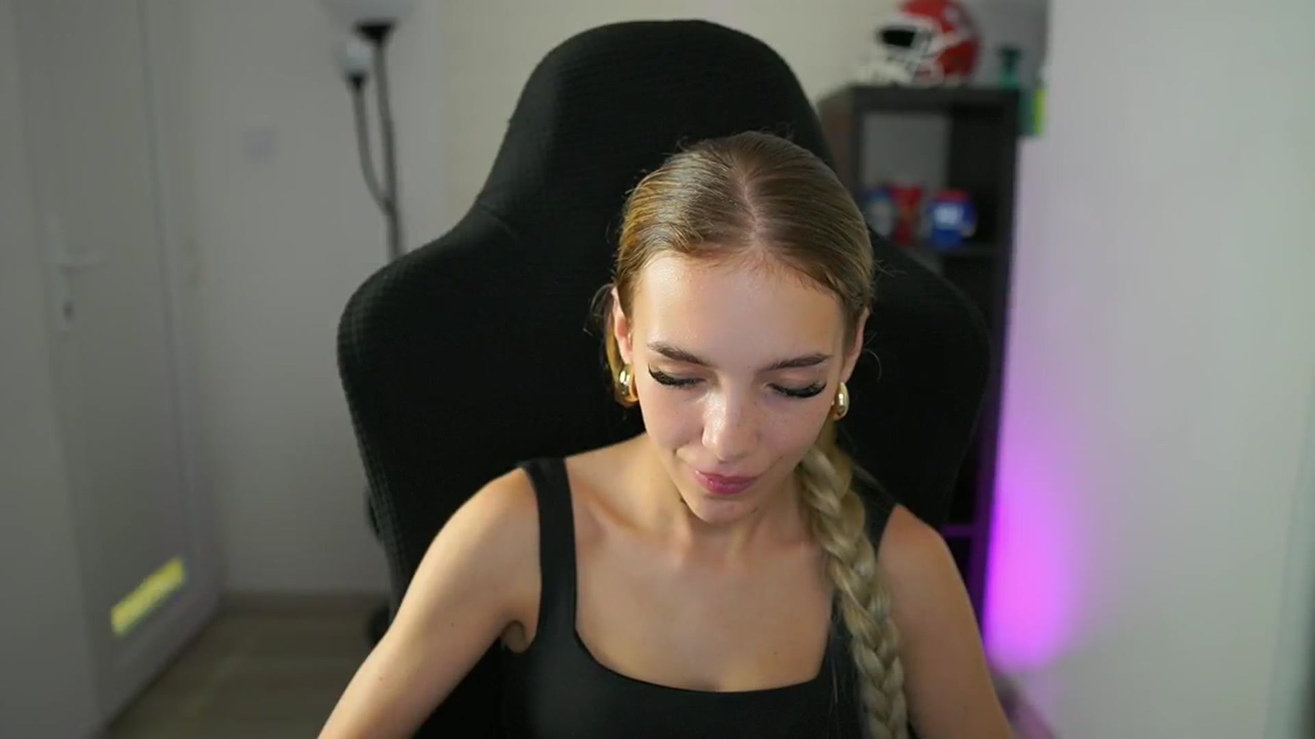 Gallery image thumbnail from Alexxisky's myfreecams stream on, 07/28/2025, 11:50 image 11 of 20