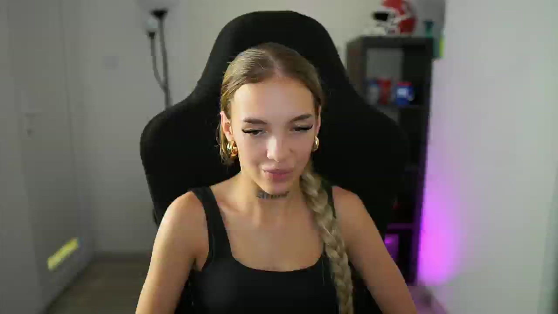 Gallery image thumbnail from Alexxisky's myfreecams stream on, 07/28/2025, 12:21 image 12 of 20