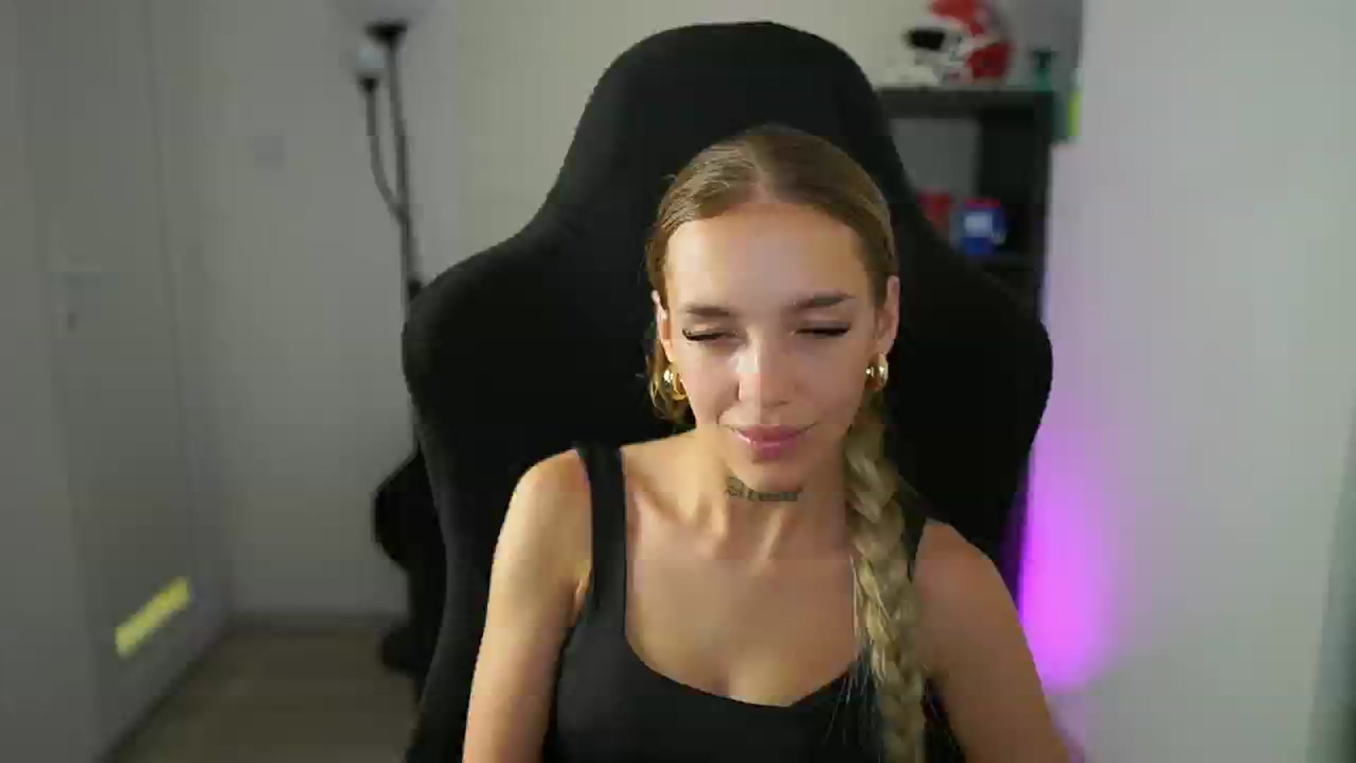 Gallery image thumbnail from Alexxisky's myfreecams stream on, 07/28/2025, 12:21 image 19 of 20