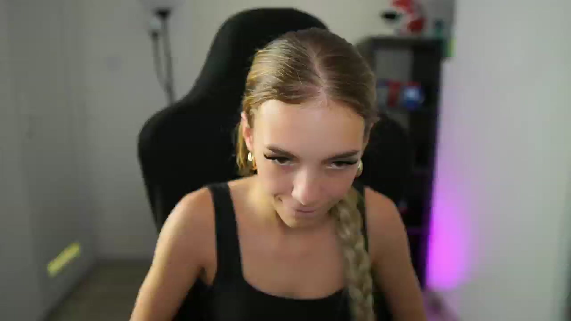 Gallery image thumbnail from Alexxisky's myfreecams stream on, 07/28/2025, 12:21 image 3 of 20