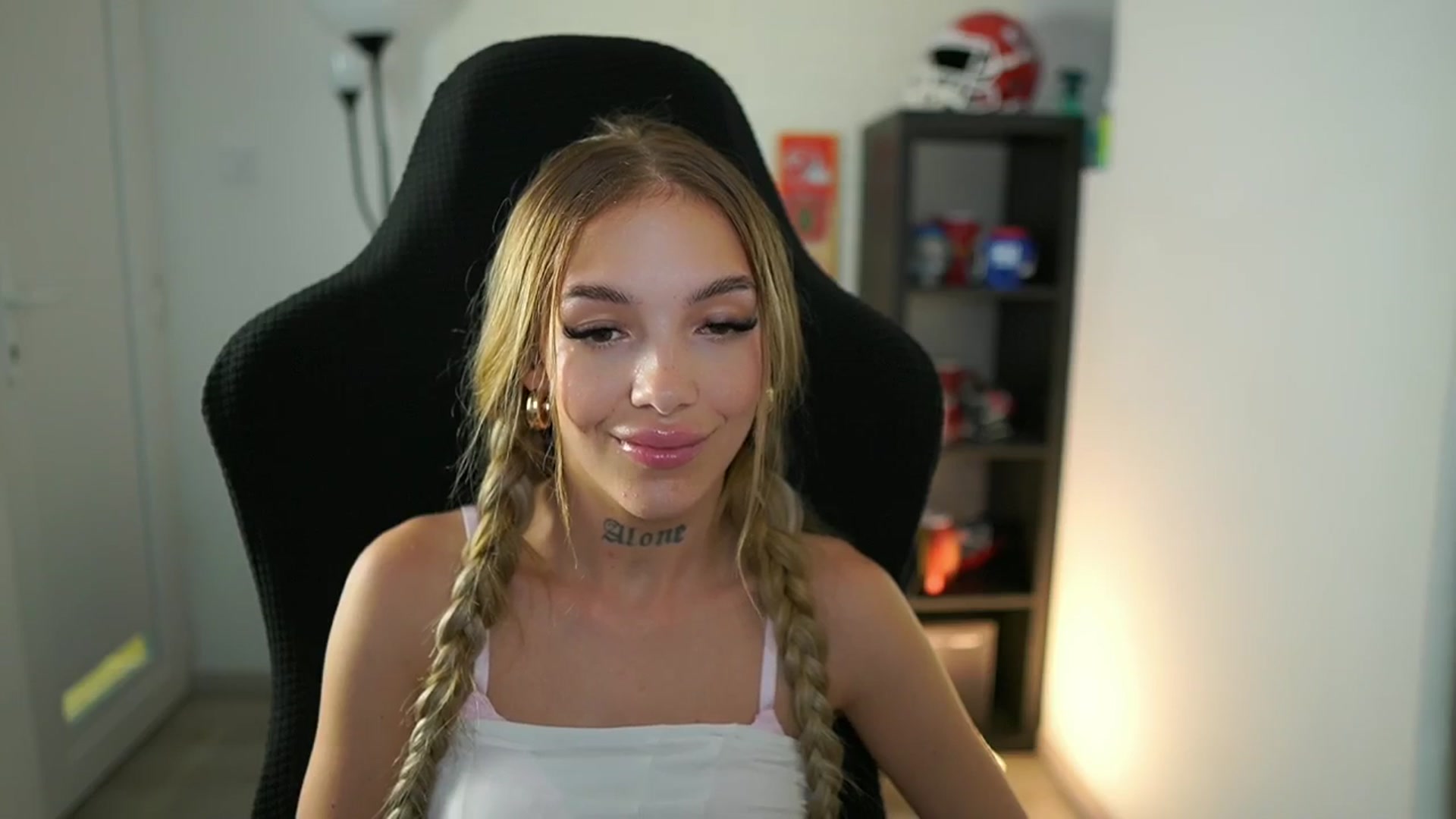 Gallery image thumbnail from Alexxisky's myfreecams stream on, 07/29/2025, 18:38 image 8 of 20