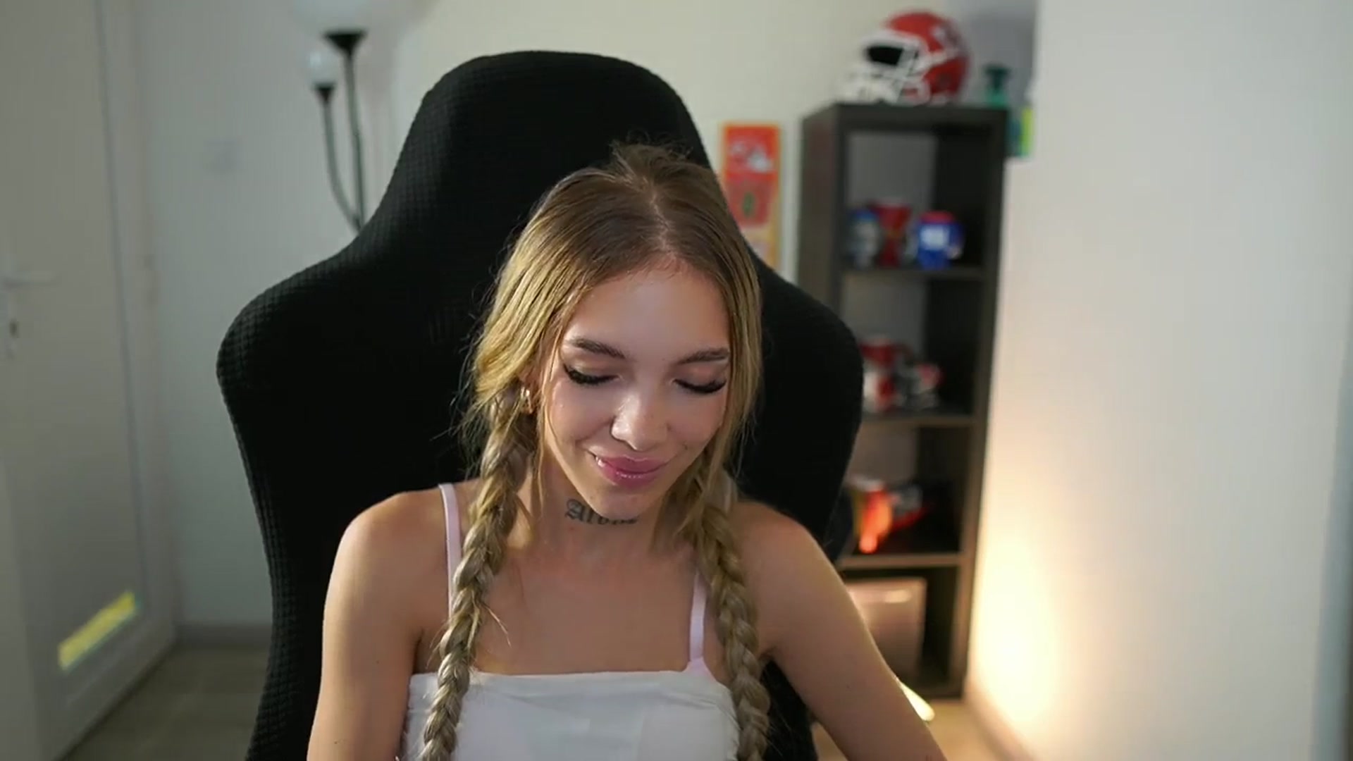 Gallery image thumbnail from Alexxisky's myfreecams stream on, 07/29/2025, 18:38 image 12 of 20