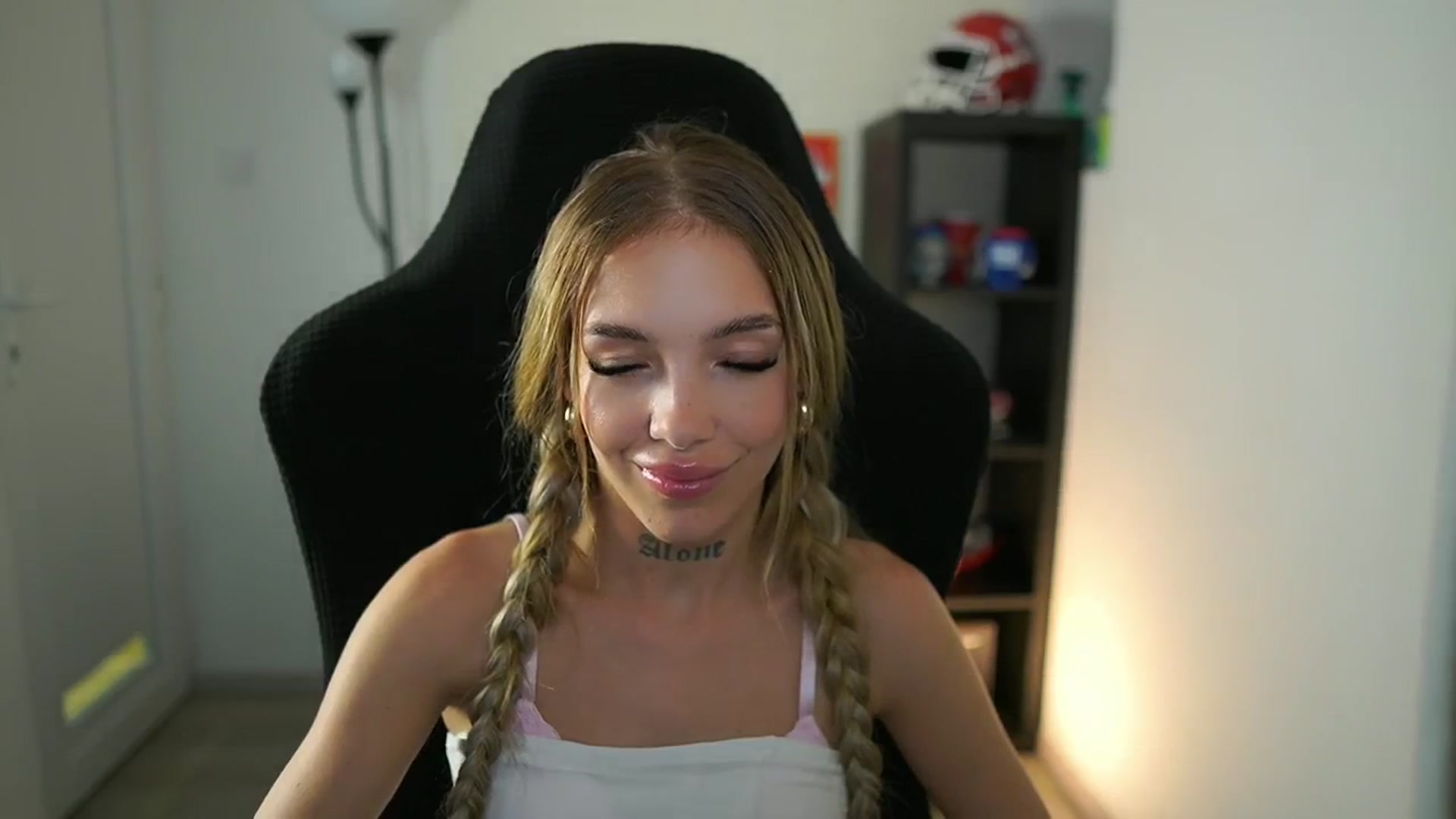 Gallery image thumbnail from Alexxisky's myfreecams stream on, 07/29/2025, 18:38 image 5 of 20