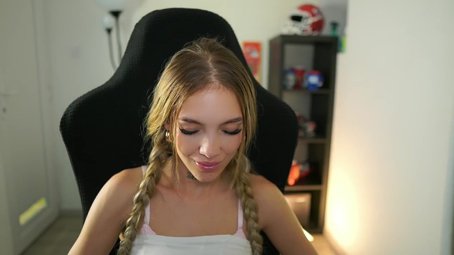 Gallery image thumbnail from Alexxisky's myfreecams stream on, 07/29/2025, 18:38 image 3 of 20