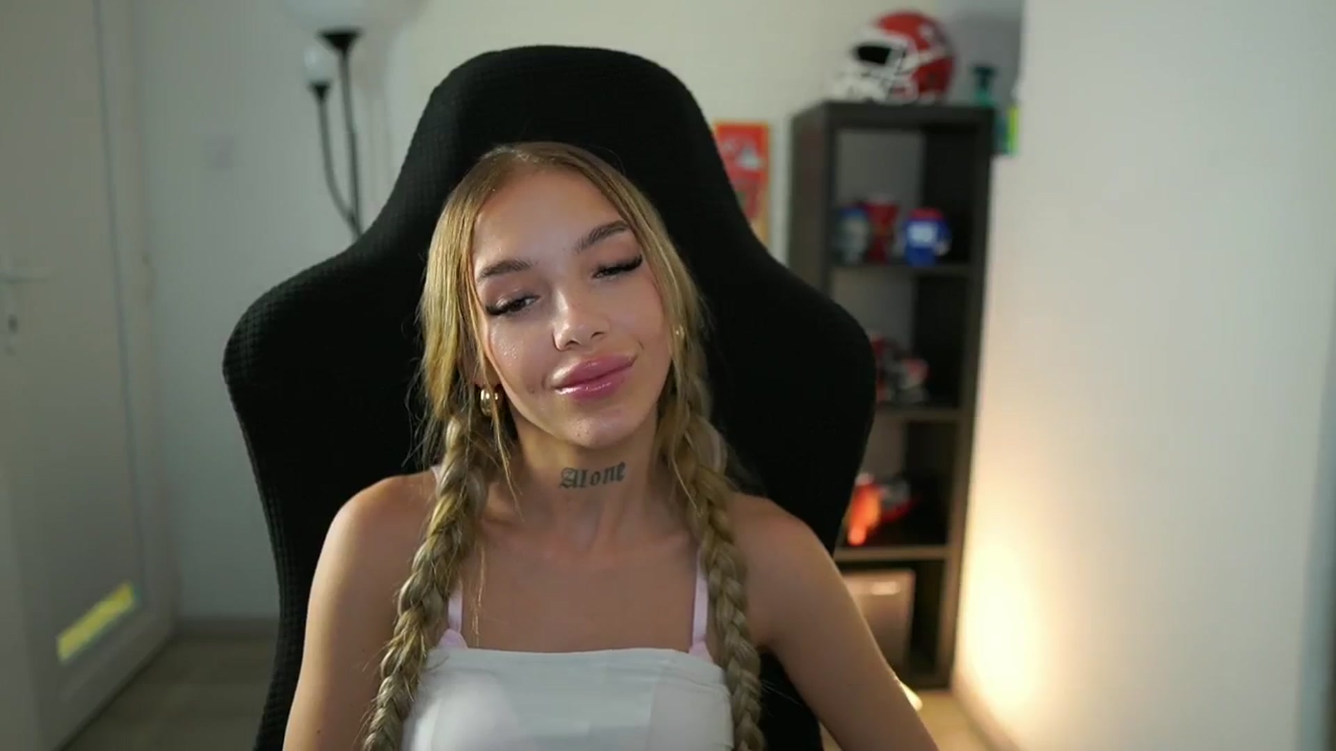 Gallery image thumbnail from Alexxisky's myfreecams stream on, 07/29/2025, 18:38 image 11 of 20