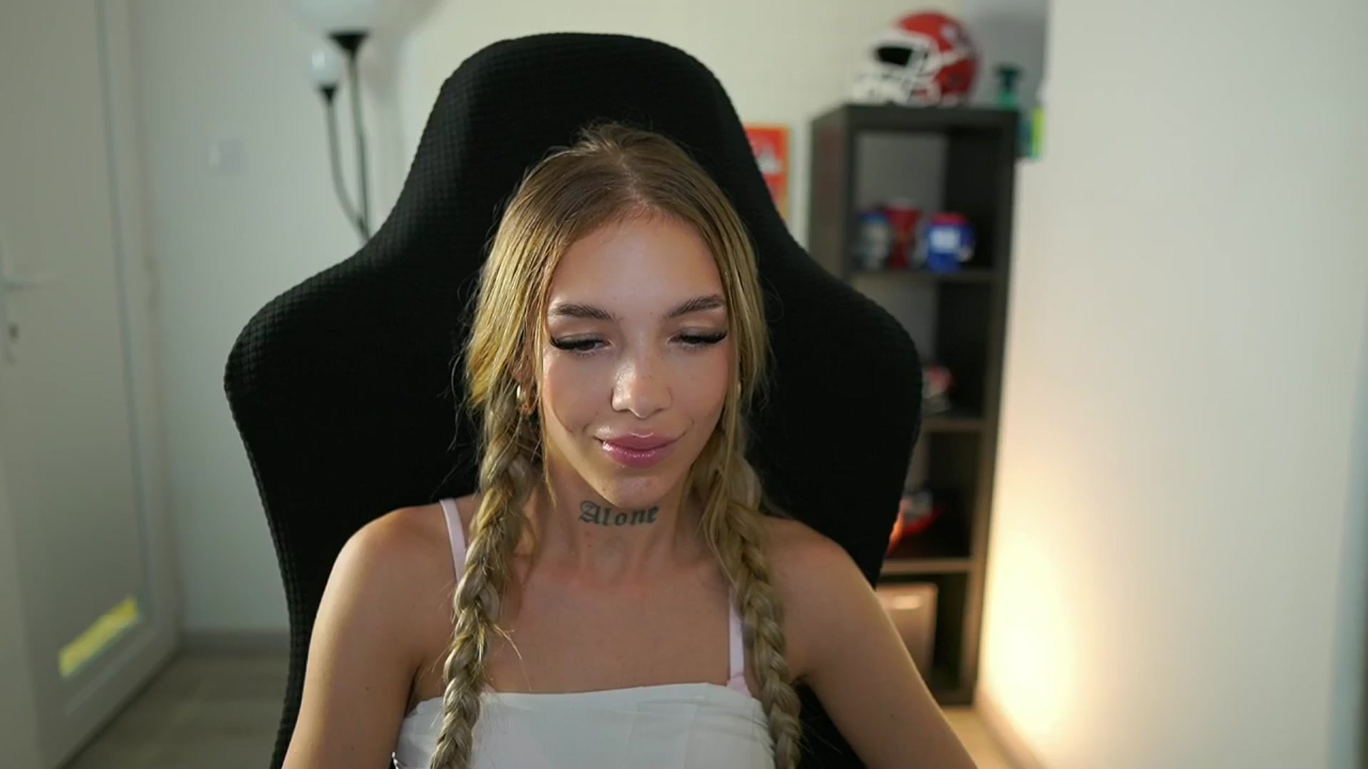 Gallery image thumbnail from Alexxisky's myfreecams stream on, 07/29/2025, 18:38 image 17 of 20