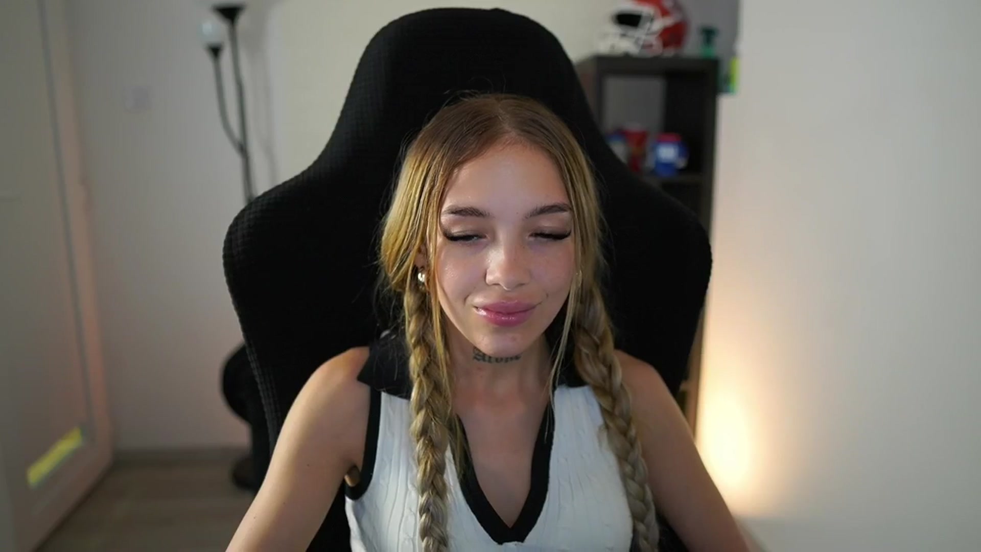 Gallery image thumbnail from Alexxisky's myfreecams stream on, 07/30/2025, 22:17 image 14 of 20