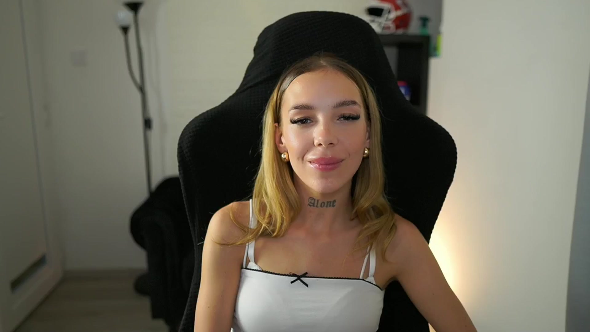 Gallery image thumbnail from Alexxisky's myfreecams stream on, 08/01/2025, 18:05 image 7 of 20