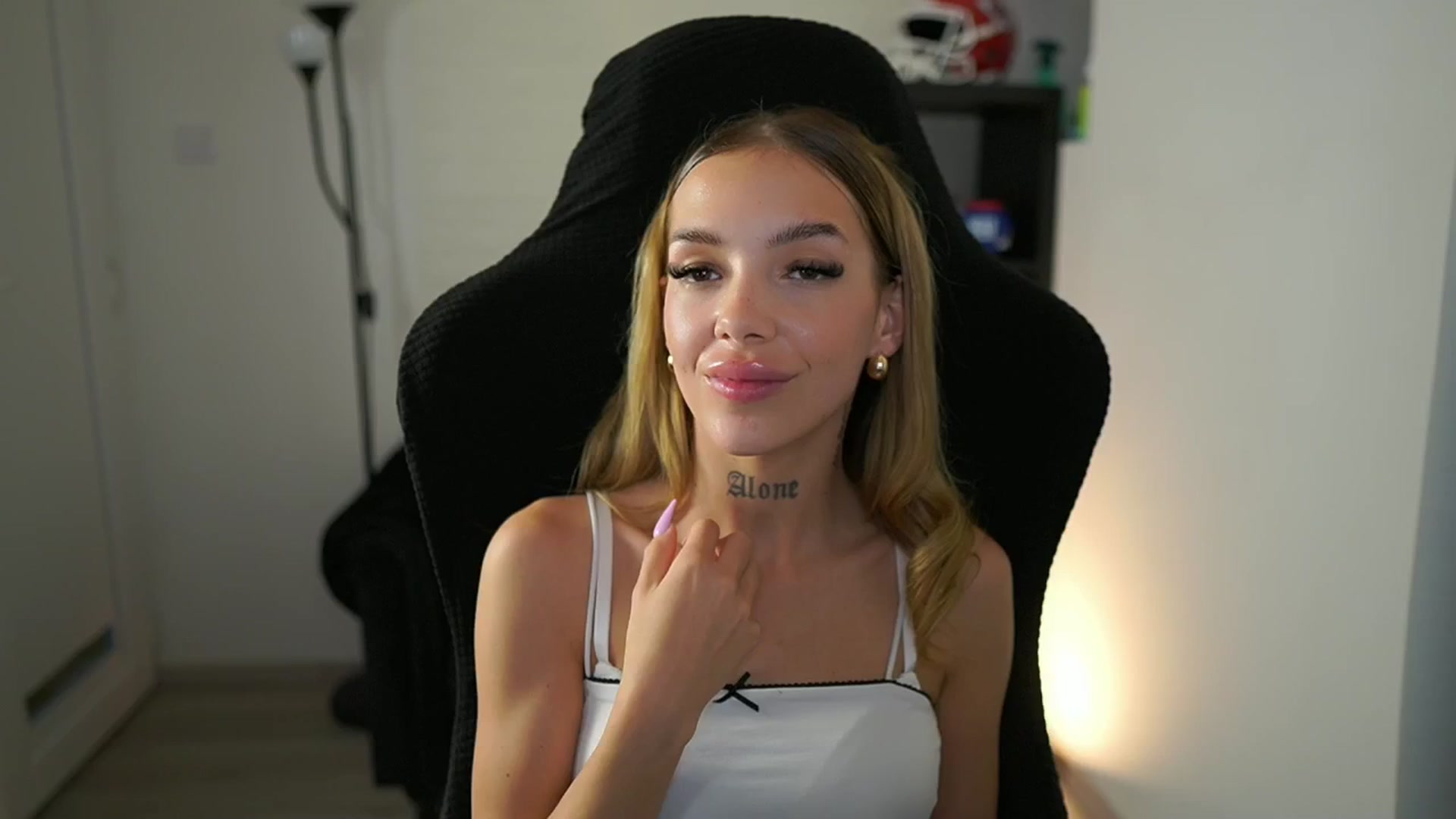 Gallery image thumbnail from Alexxisky's myfreecams stream on, 08/01/2025, 18:05 image 9 of 20
