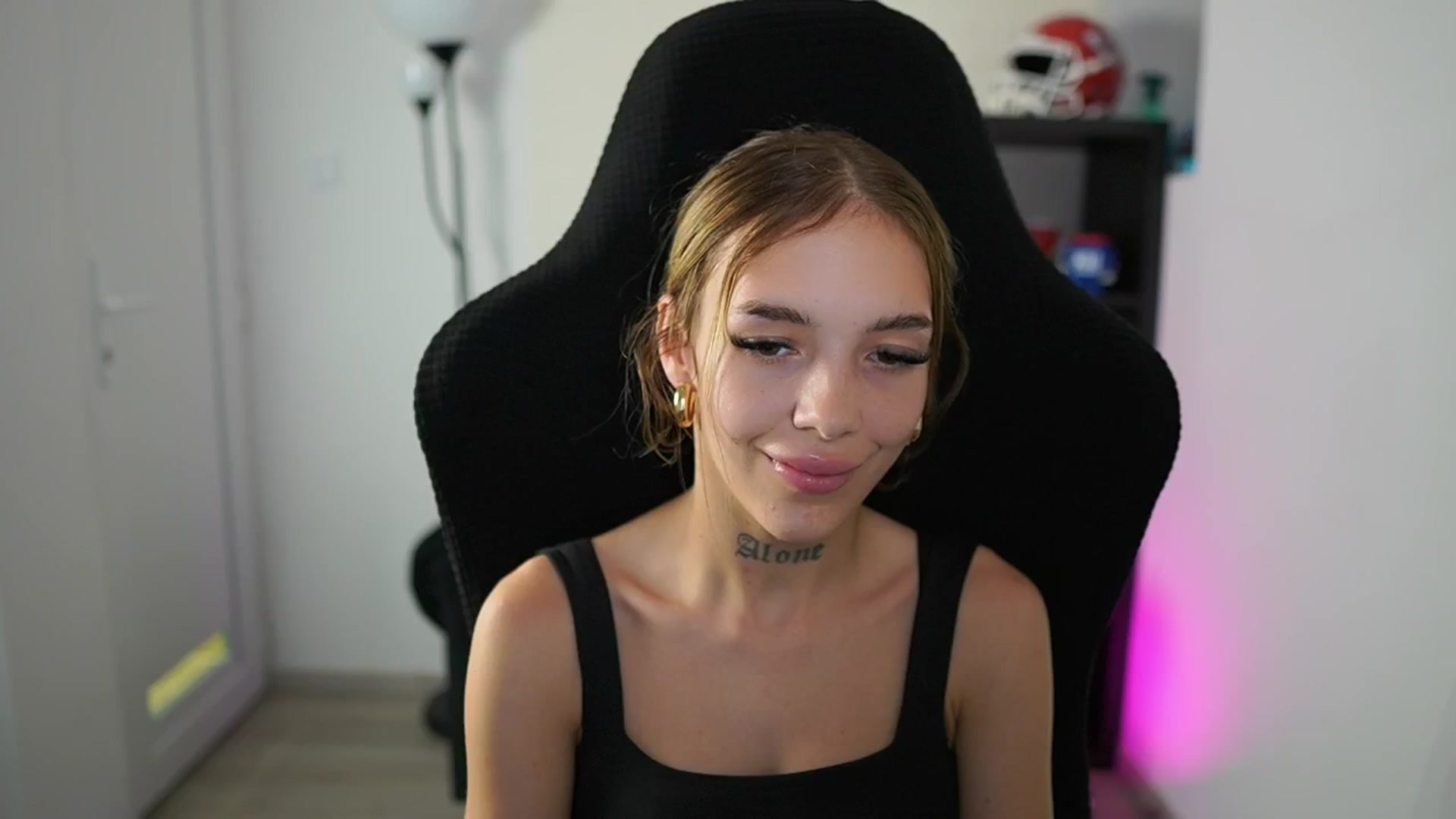 Gallery image thumbnail from Alexxisky's myfreecams stream on, 08/05/2025, 15:06 image 8 of 20
