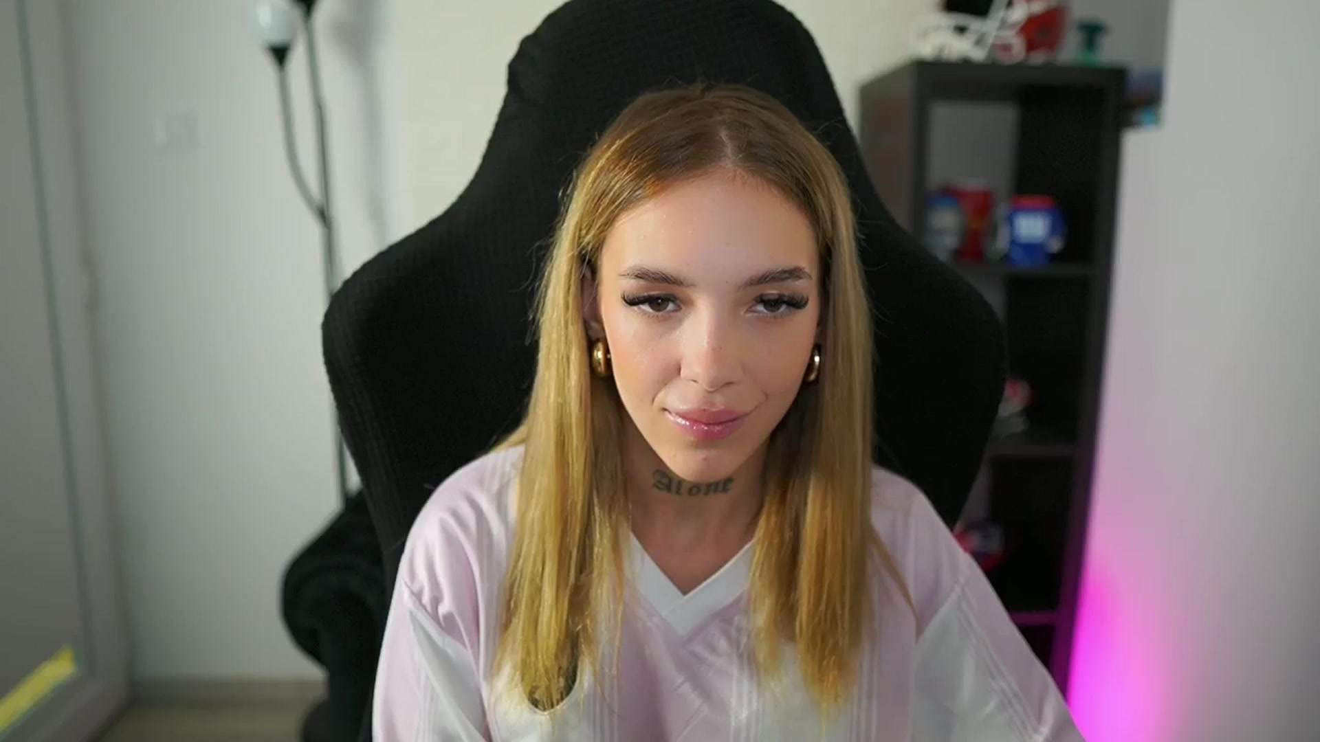 Gallery image thumbnail from Alexxisky's myfreecams stream on, 08/06/2025, 14:45 image 6 of 20