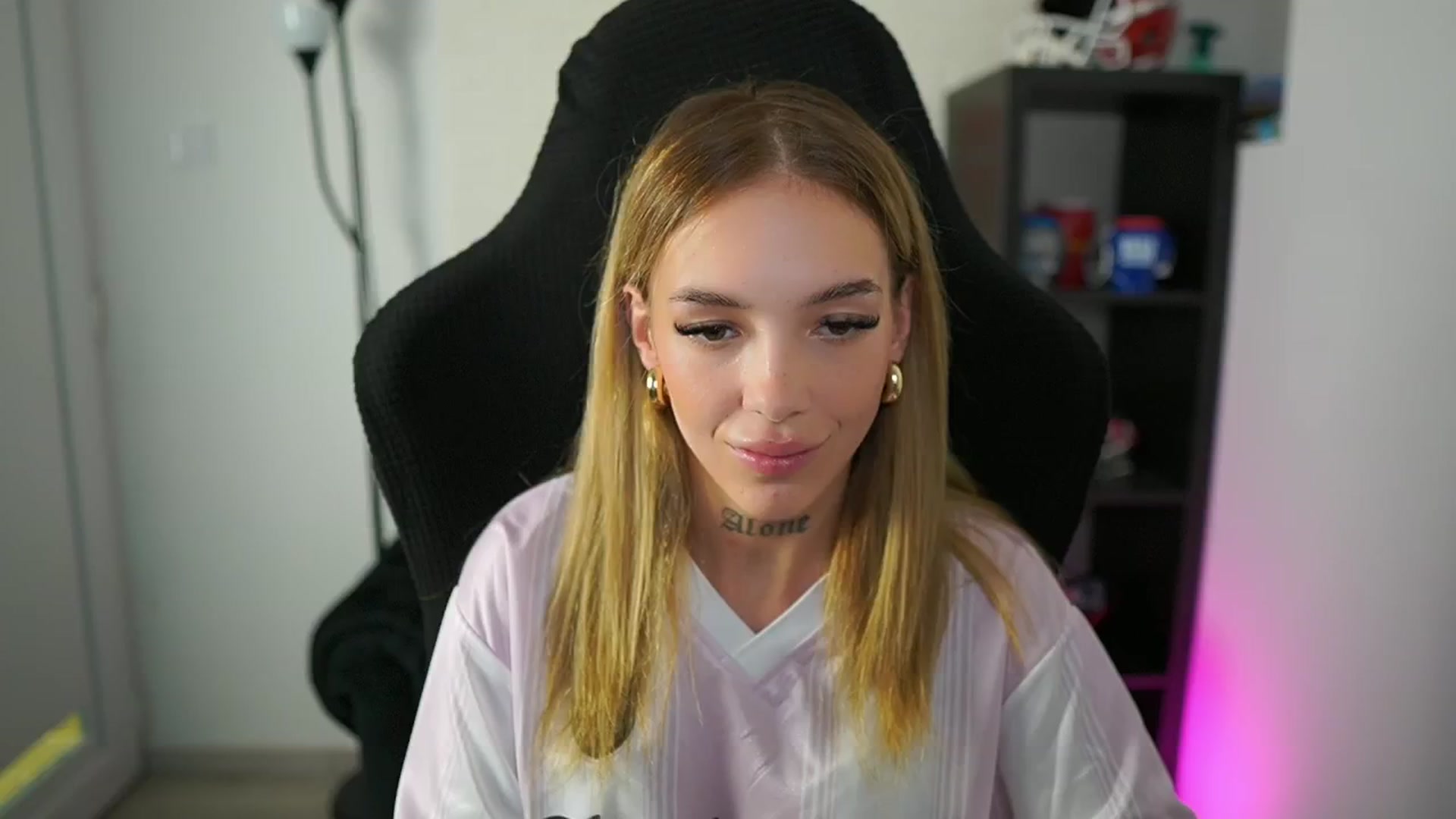 Gallery image thumbnail from Alexxisky's myfreecams stream on, 08/06/2025, 14:45 image 4 of 20