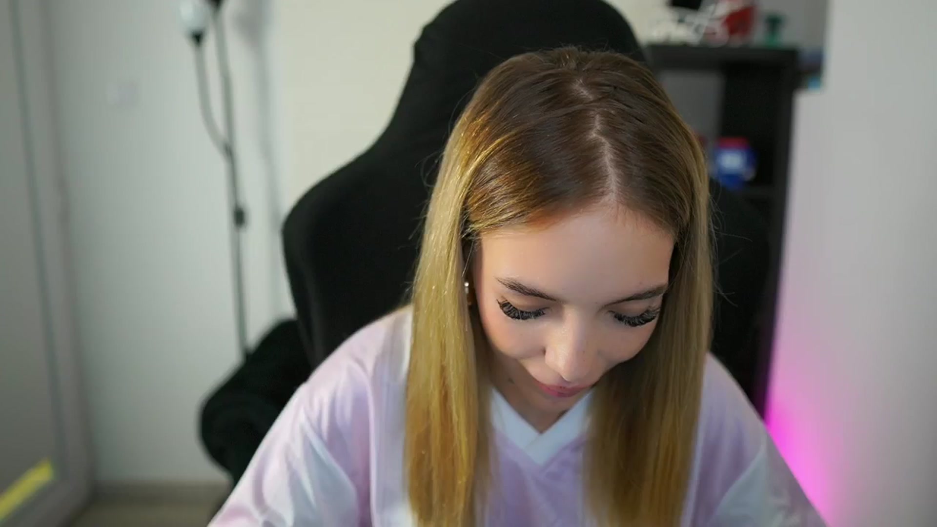Gallery image thumbnail from Alexxisky's myfreecams stream on, 08/06/2025, 14:45 image 8 of 20