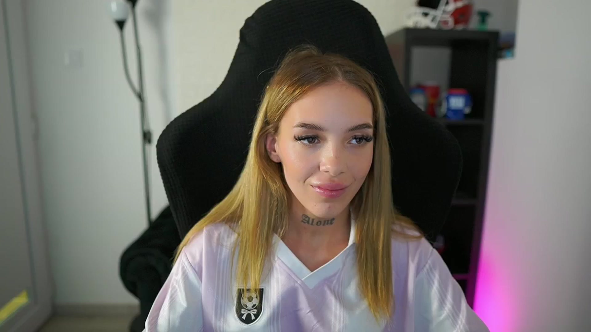 Gallery image thumbnail from Alexxisky's myfreecams stream on, 08/06/2025, 17:52 image 20 of 20