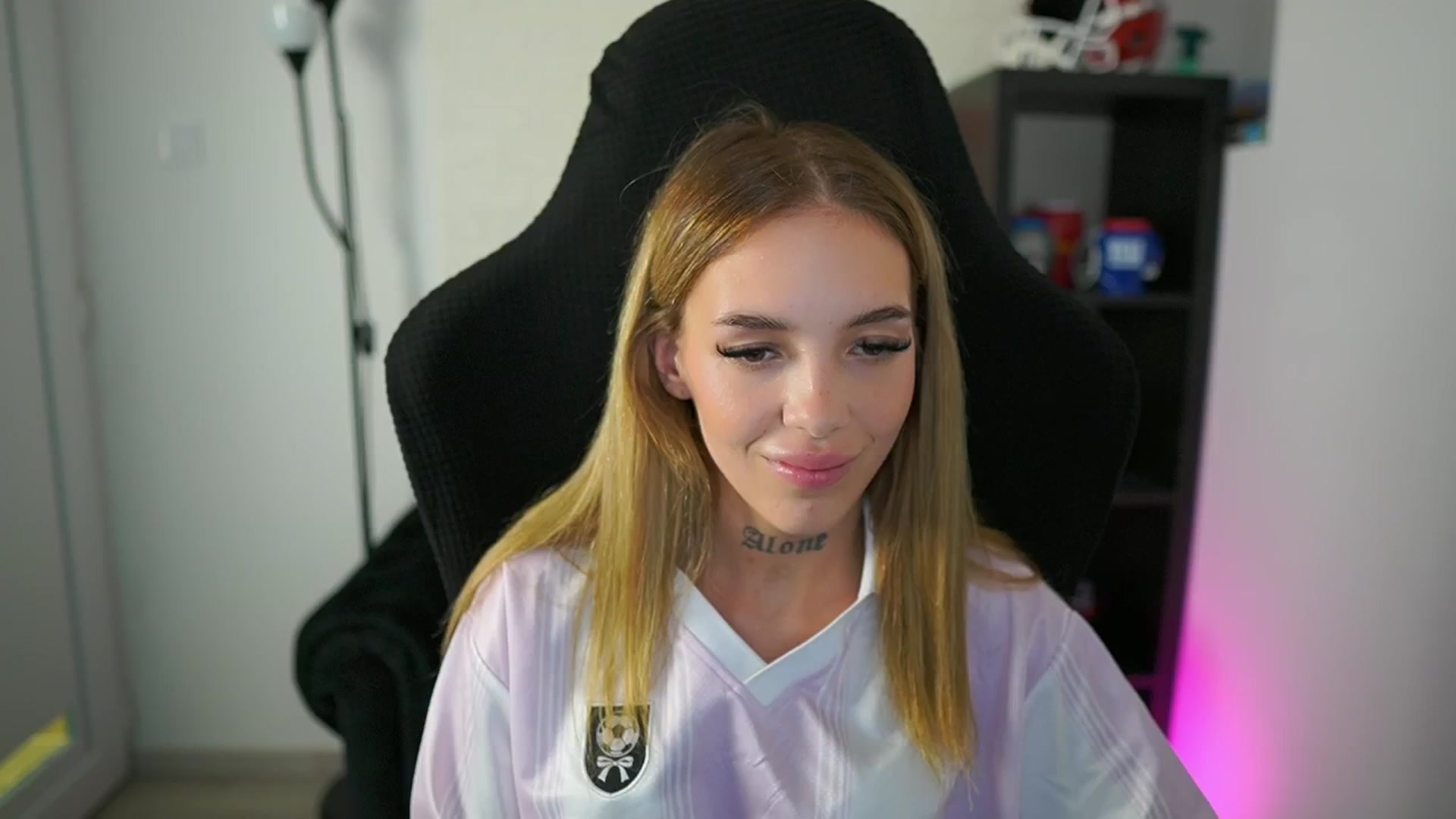 Gallery image thumbnail from Alexxisky's myfreecams stream on, 08/06/2025, 17:52 image 19 of 20