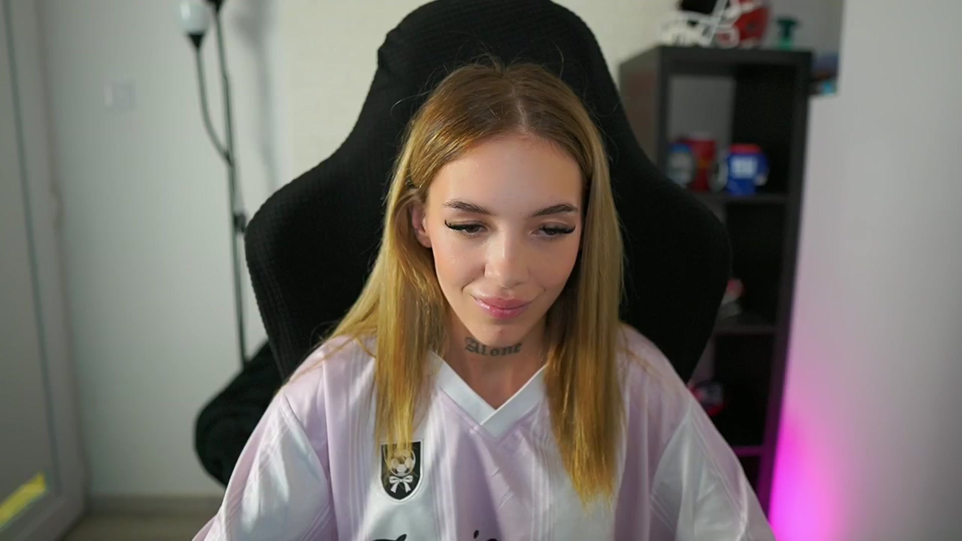 Gallery image thumbnail from Alexxisky's myfreecams stream on, 08/06/2025, 17:52 image 5 of 20