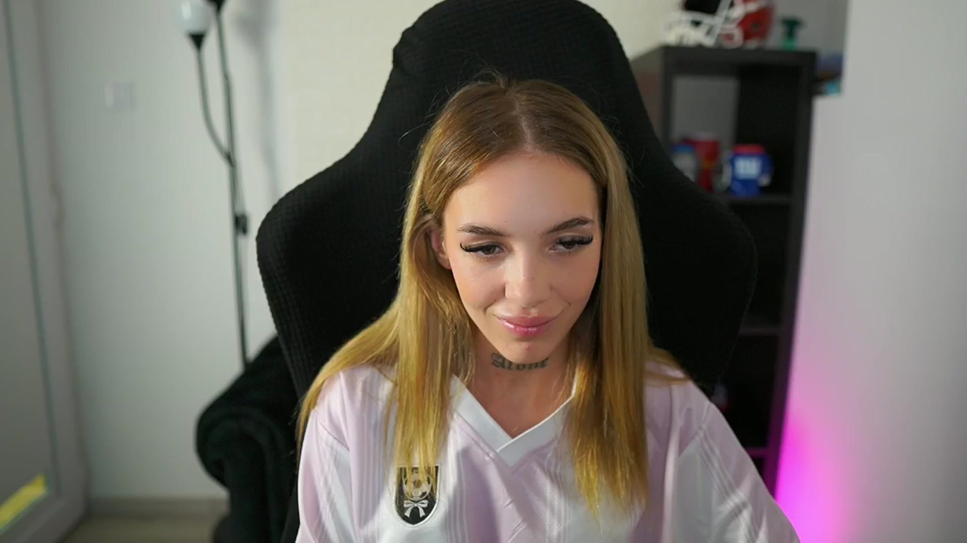 Gallery image thumbnail from Alexxisky's myfreecams stream on, 08/06/2025, 17:52 image 15 of 20