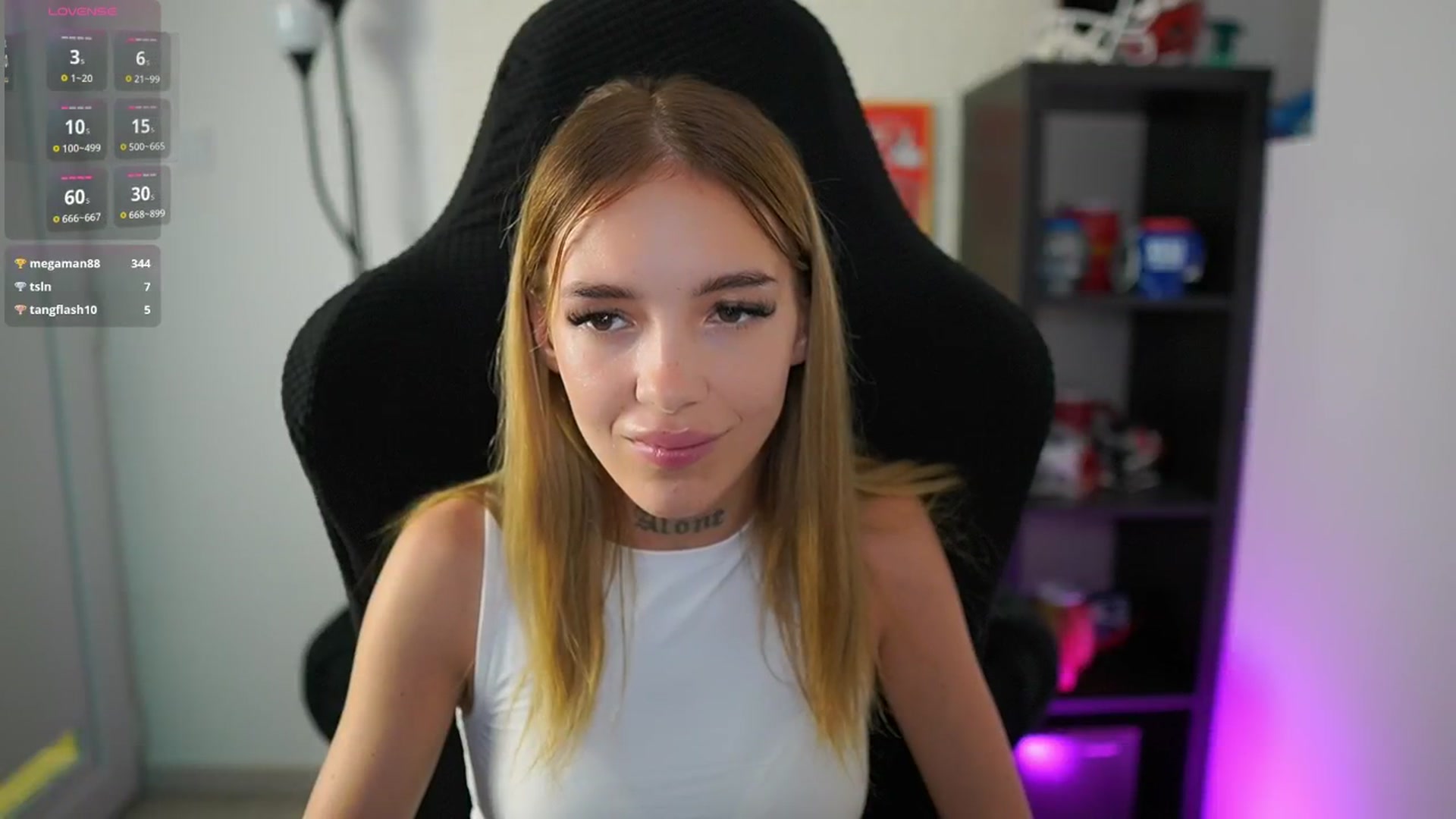 Gallery image thumbnail from Alexxisky's myfreecams stream on, 08/11/2025, 16:46 image 5 of 20