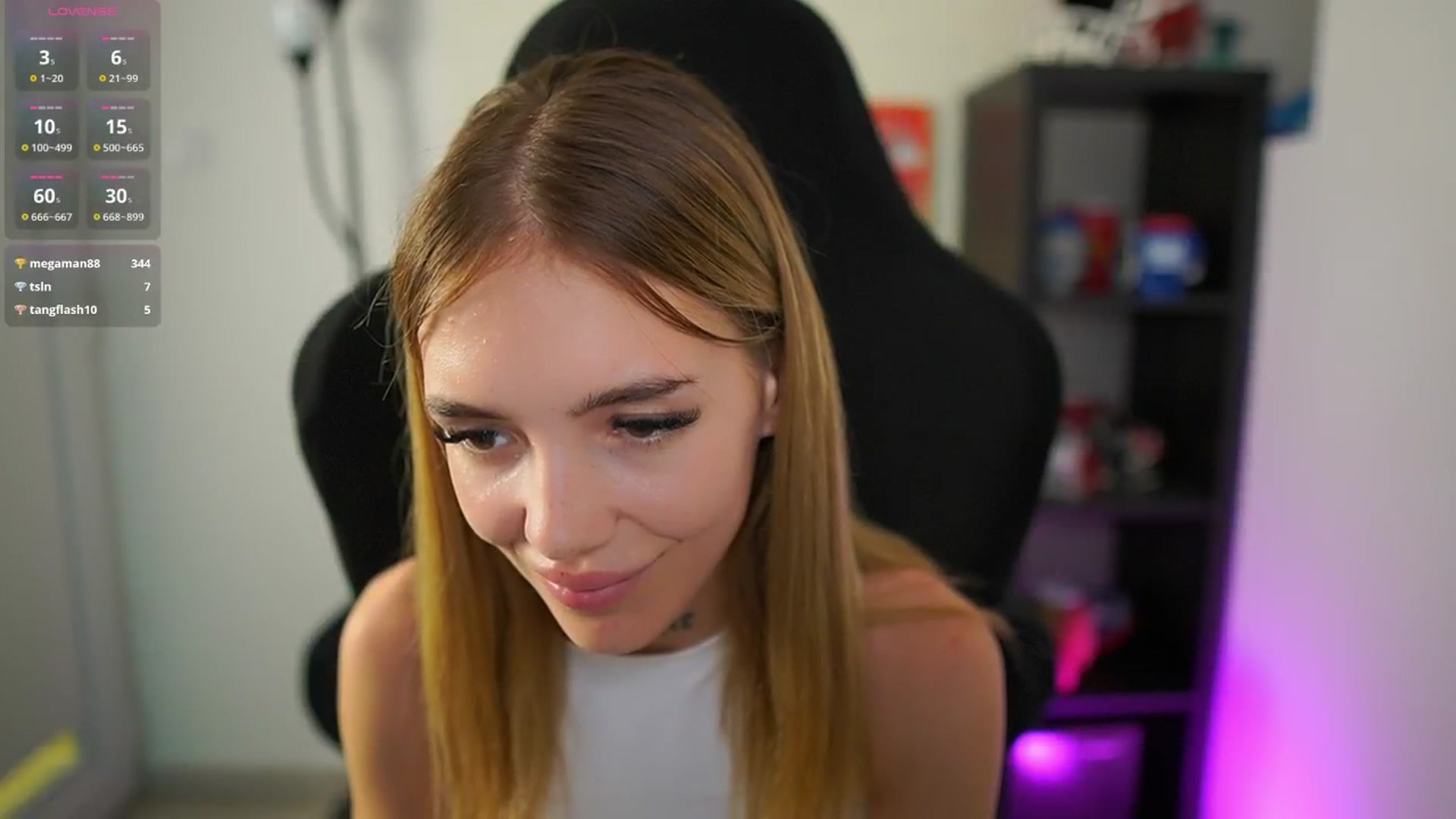 Gallery image thumbnail from Alexxisky's myfreecams stream on, 08/11/2025, 16:46 image 18 of 20