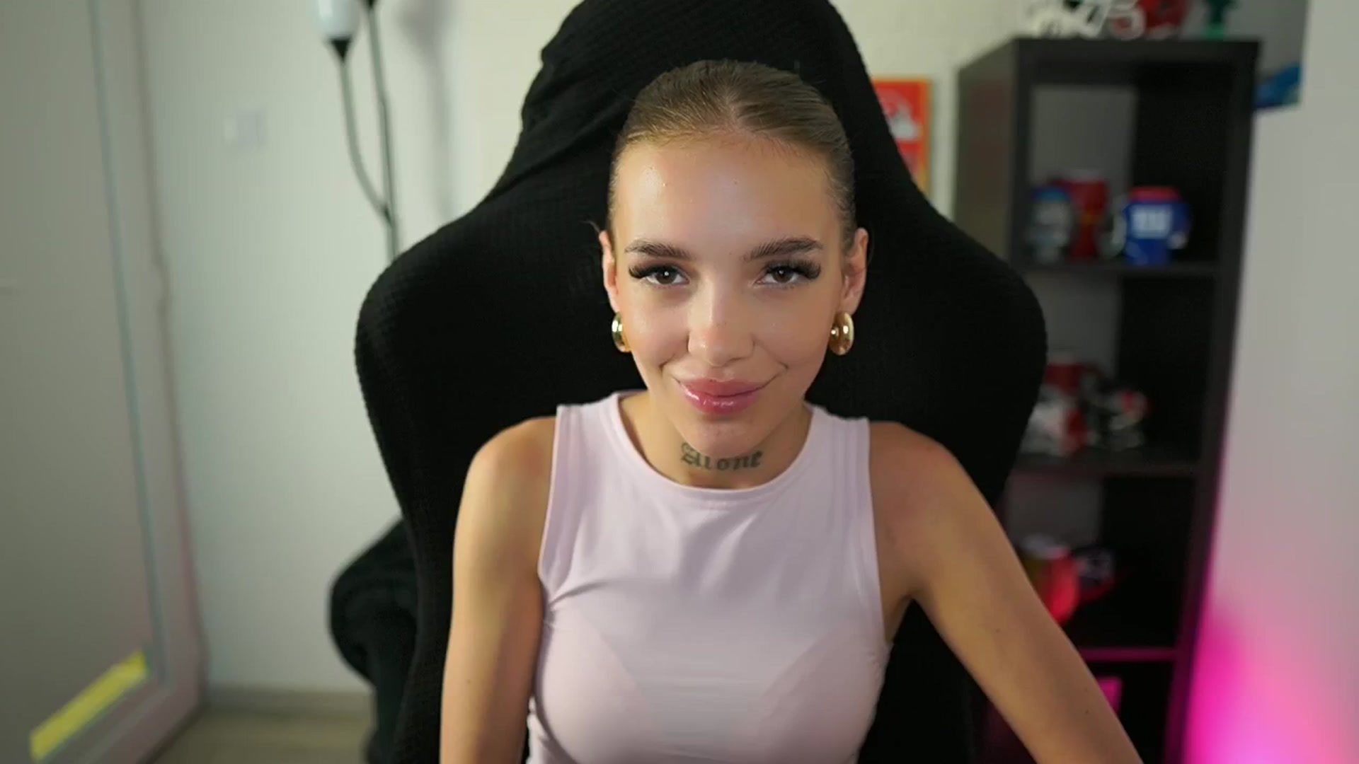 Gallery image thumbnail from Alexxisky's myfreecams stream on, 08/12/2025, 14:19 image 17 of 20