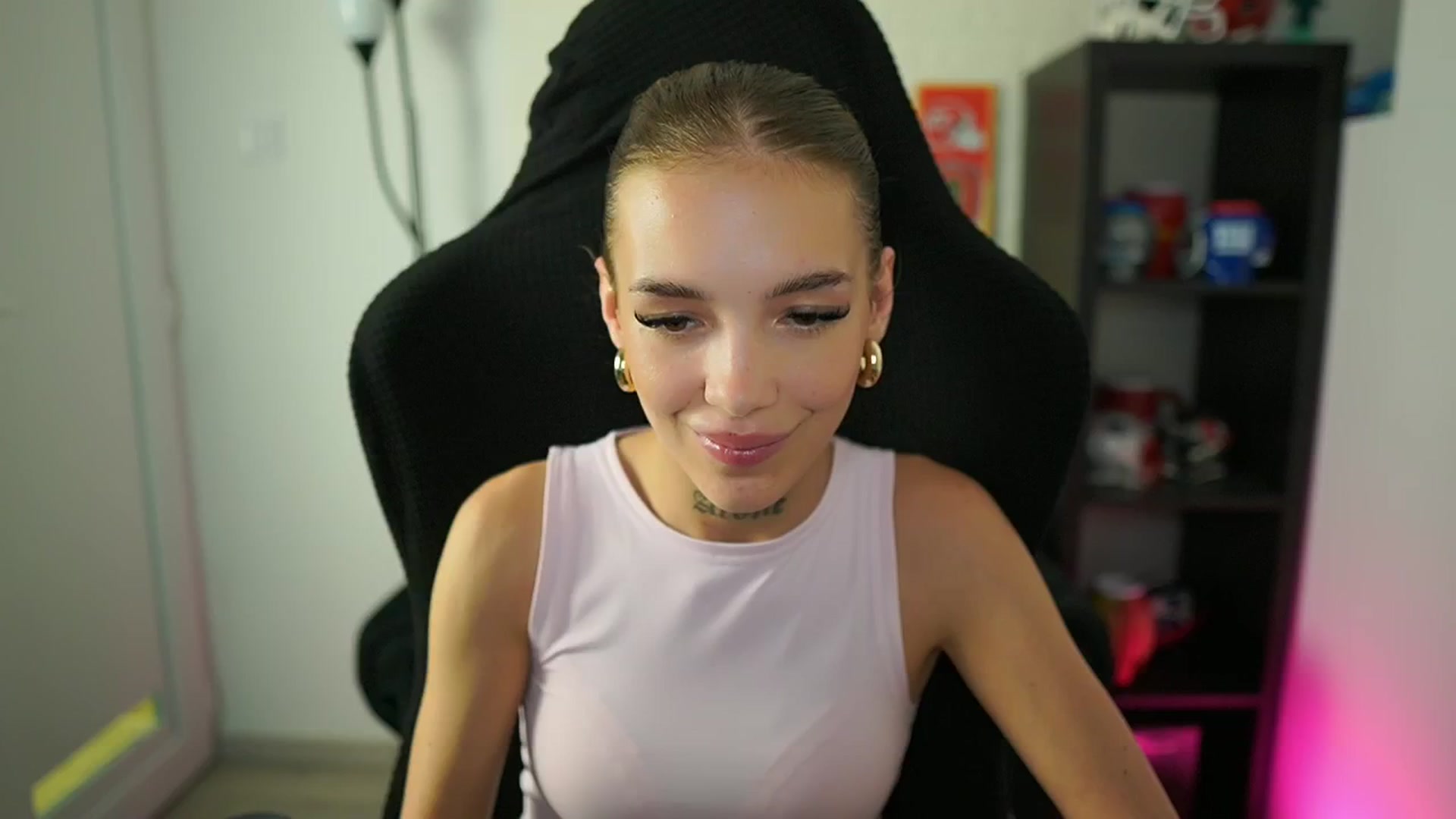Gallery image thumbnail from Alexxisky's myfreecams stream on, 08/12/2025, 14:19 image 7 of 20