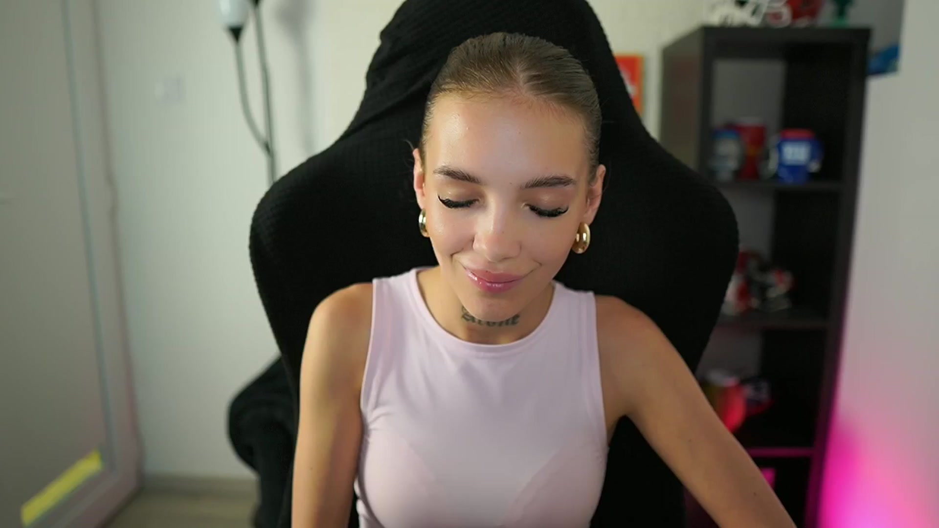 Gallery image thumbnail from Alexxisky's myfreecams stream on, 08/12/2025, 14:19 image 12 of 20