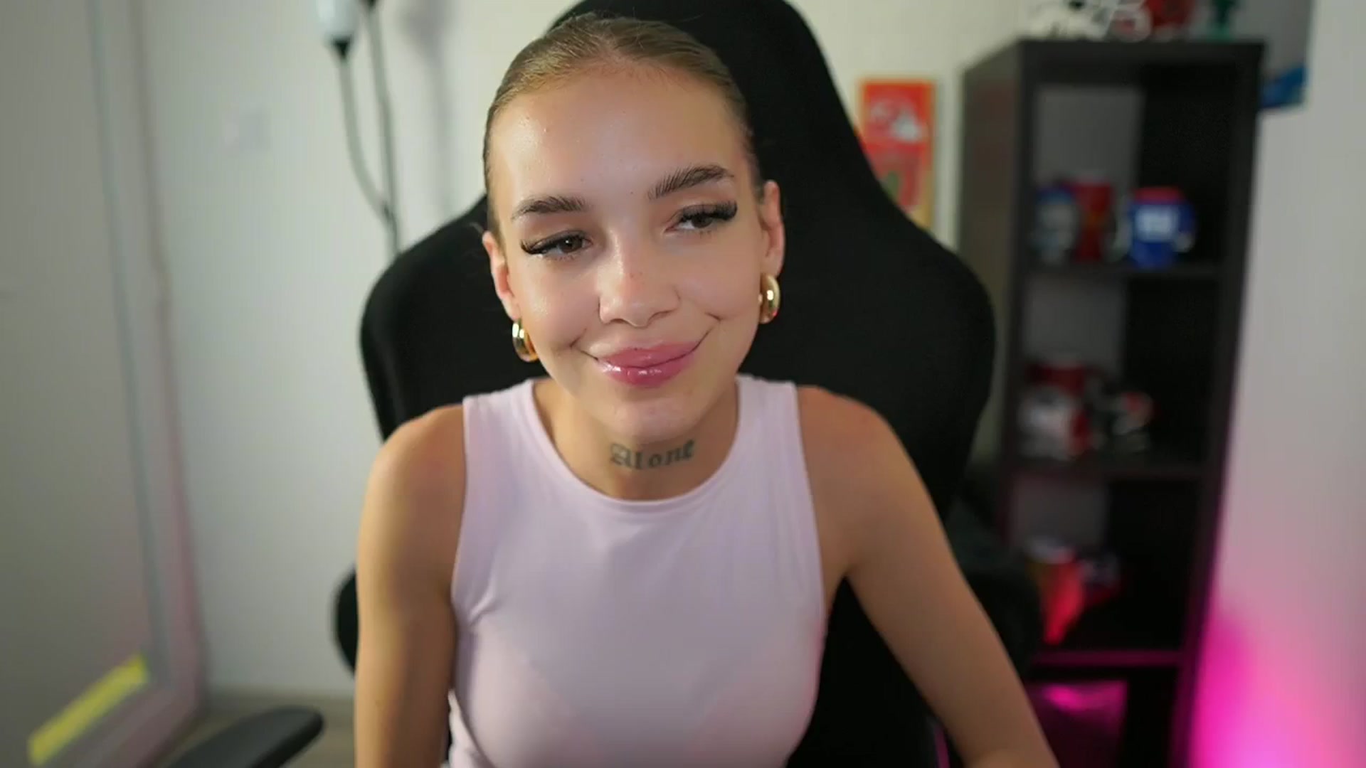 Gallery image thumbnail from Alexxisky's myfreecams stream on, 08/12/2025, 14:19 image 1 of 20