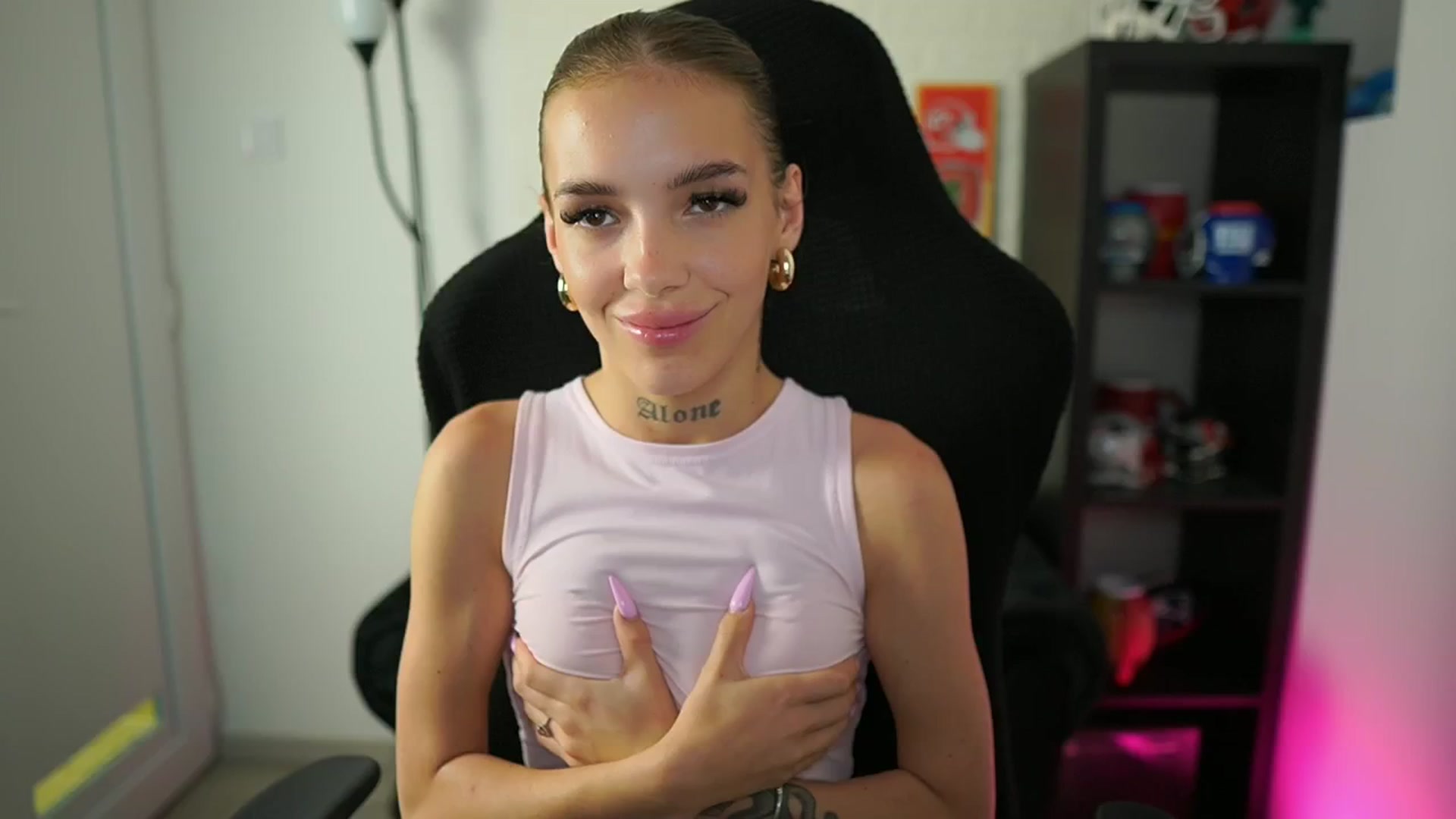 Gallery image thumbnail from Alexxisky's myfreecams stream on, 08/12/2025, 14:19 image 14 of 20