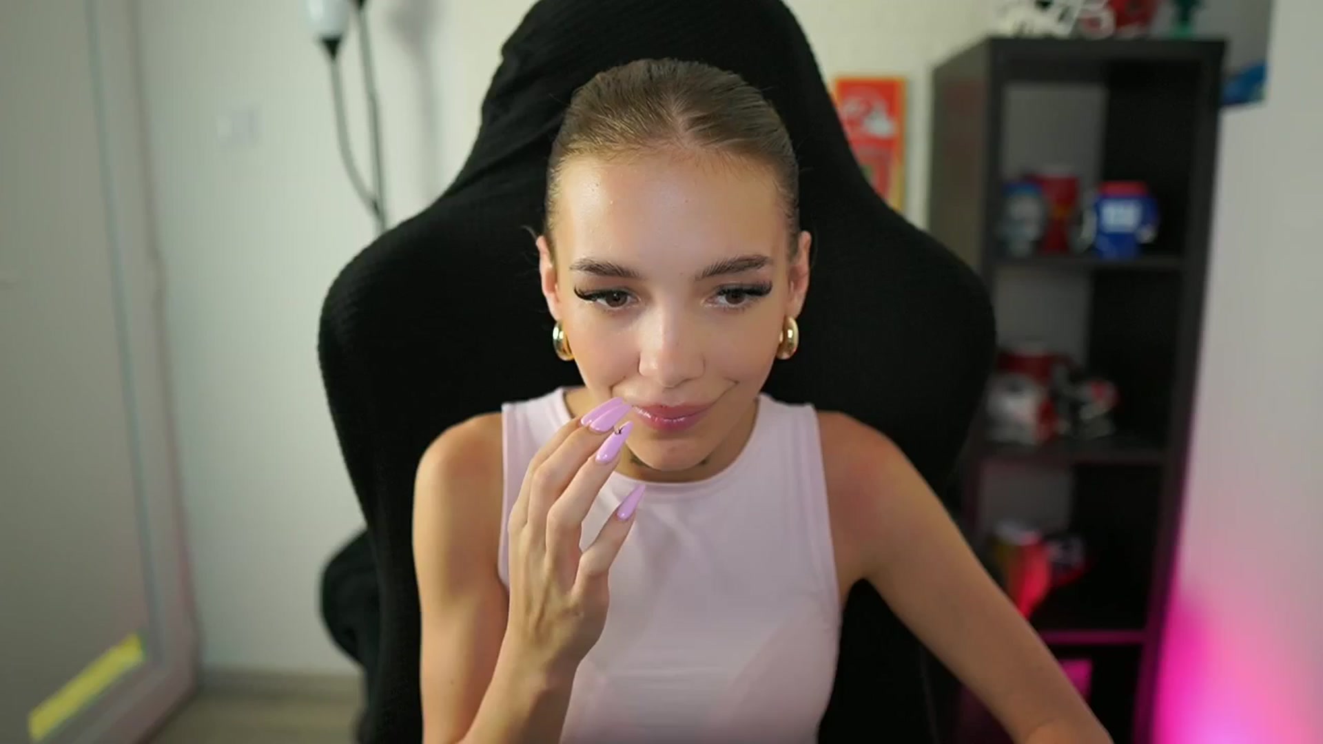 Gallery image thumbnail from Alexxisky's myfreecams stream on, 08/12/2025, 14:19 image 15 of 20