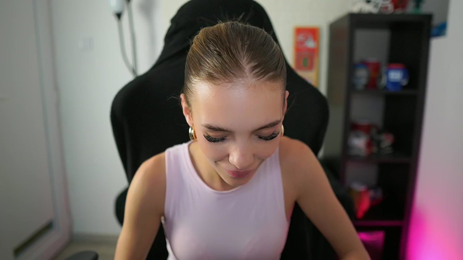 Gallery image thumbnail from Alexxisky's myfreecams stream on, 08/12/2025, 16:18 image 3 of 20