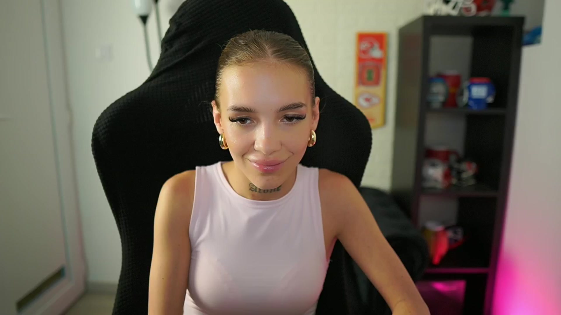 Gallery image thumbnail from Alexxisky's myfreecams stream on, 08/12/2025, 16:18 image 17 of 20
