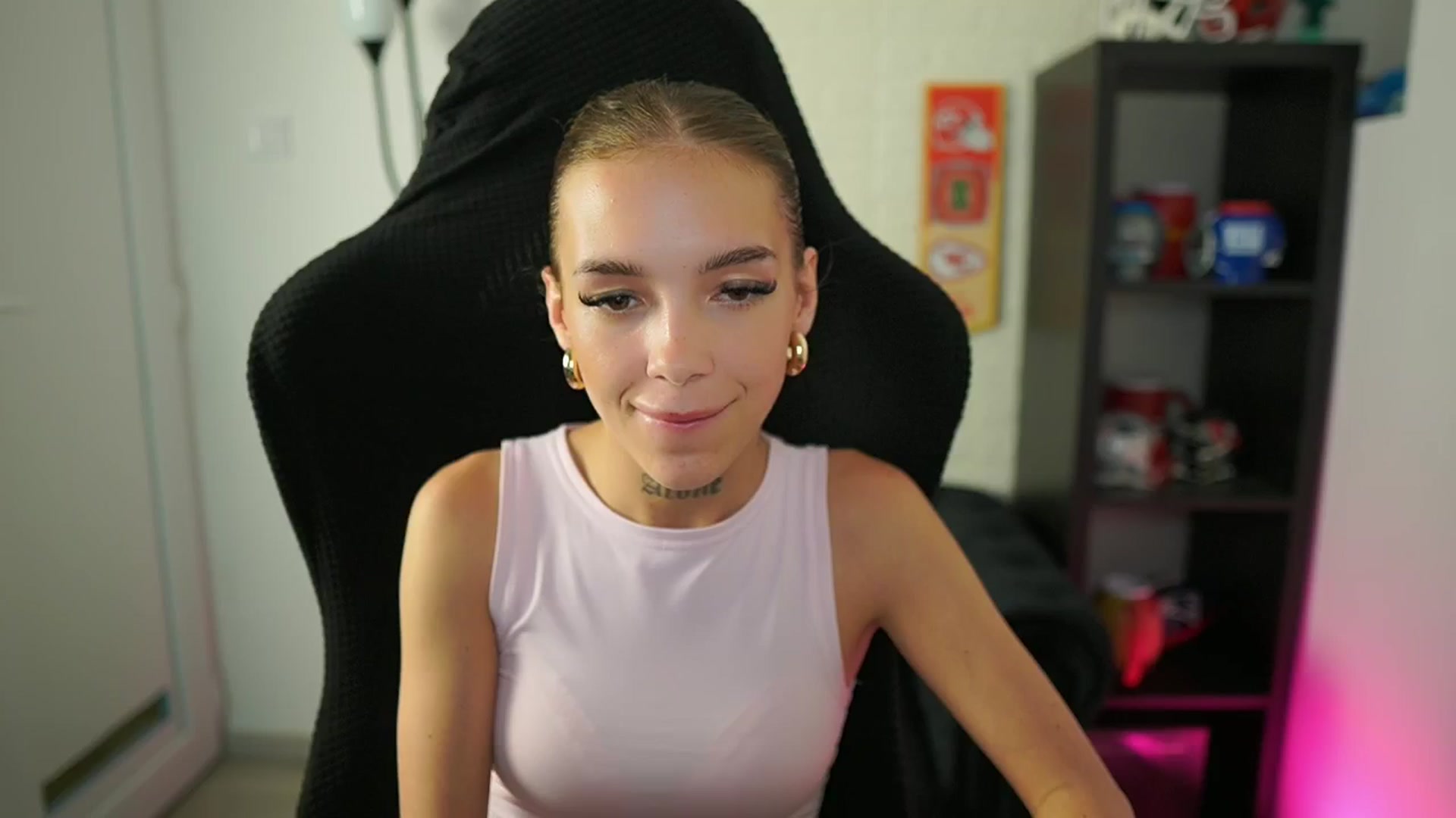 Gallery image thumbnail from Alexxisky's myfreecams stream on, 08/12/2025, 16:18 image 20 of 20