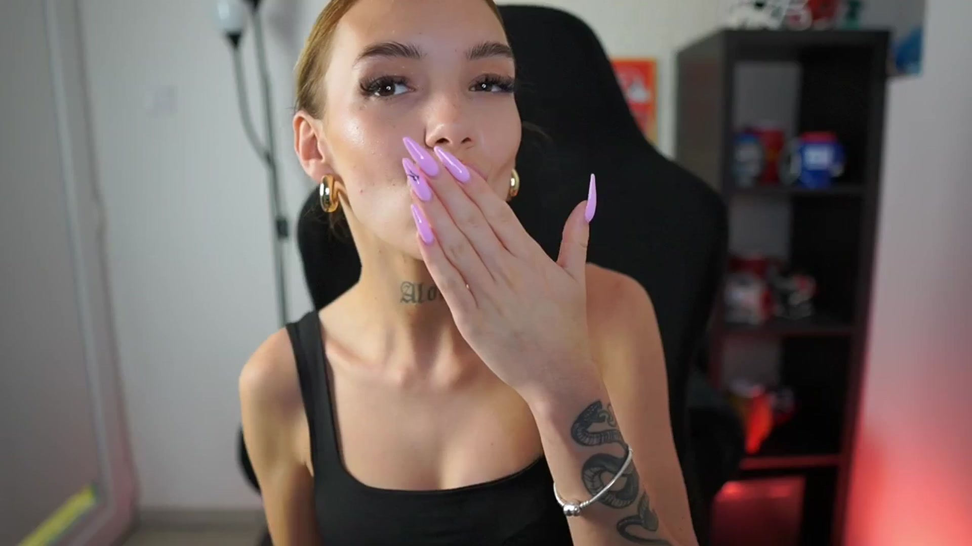 Gallery image thumbnail from Alexxisky's myfreecams stream on, 08/15/2025, 12:03 image 18 of 20