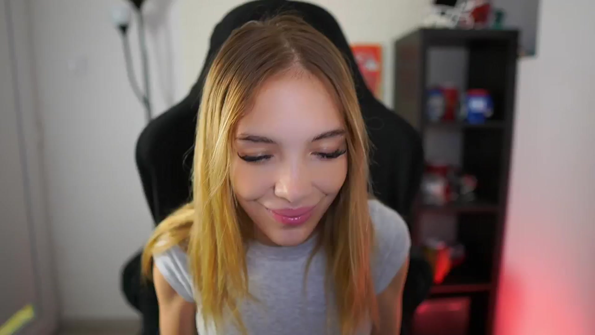 Gallery image thumbnail from Alexxisky's myfreecams stream on, 08/18/2025, 17:47 image 6 of 20