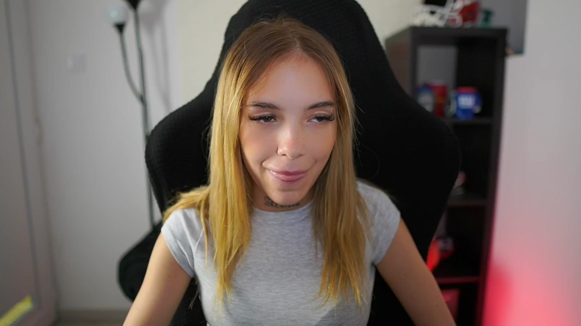 Gallery image thumbnail from Alexxisky's myfreecams stream on, 08/18/2025, 17:47 image 4 of 20