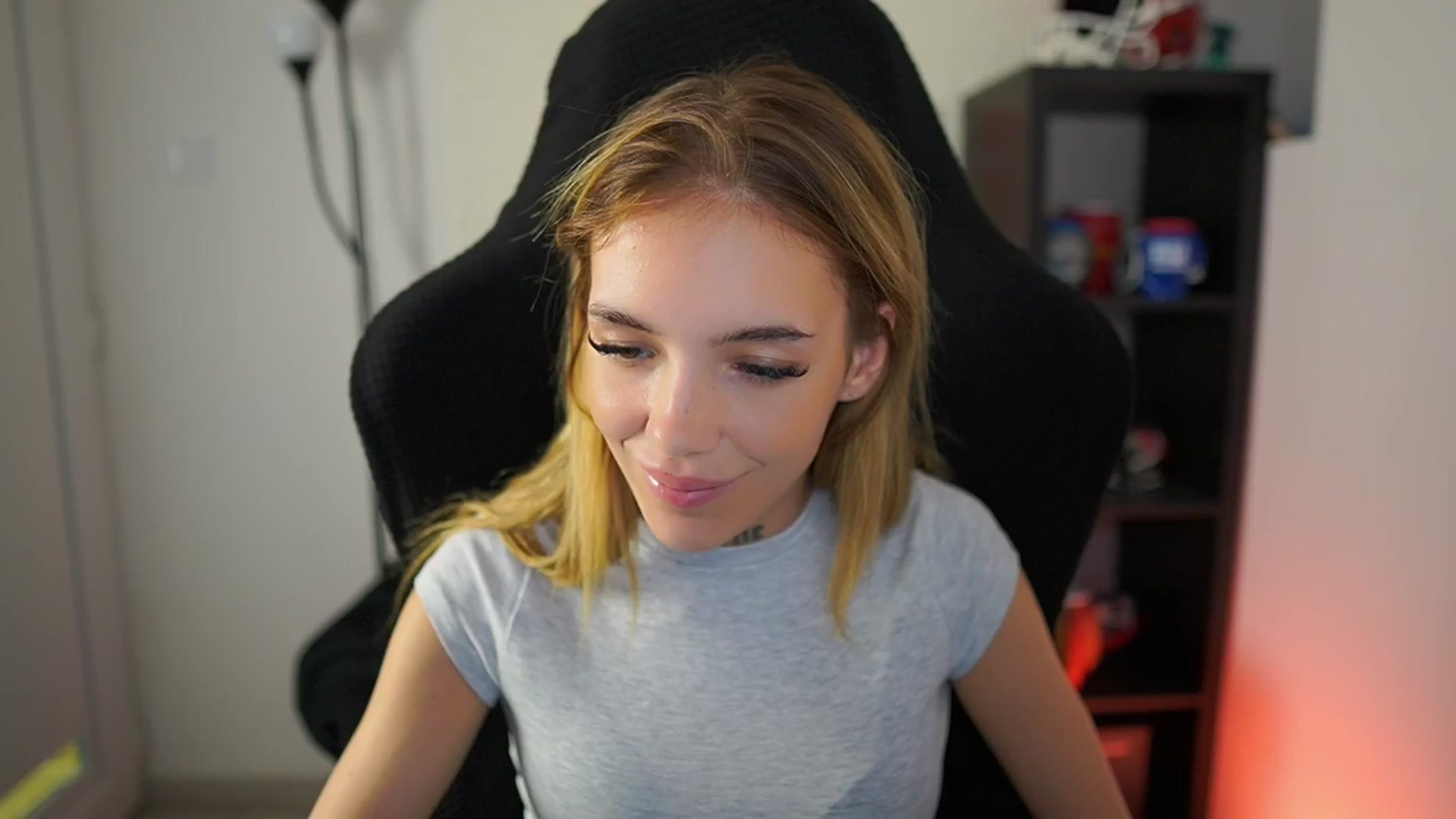 Gallery image thumbnail from Alexxisky's myfreecams stream on, 08/18/2025, 17:47 image 1 of 20