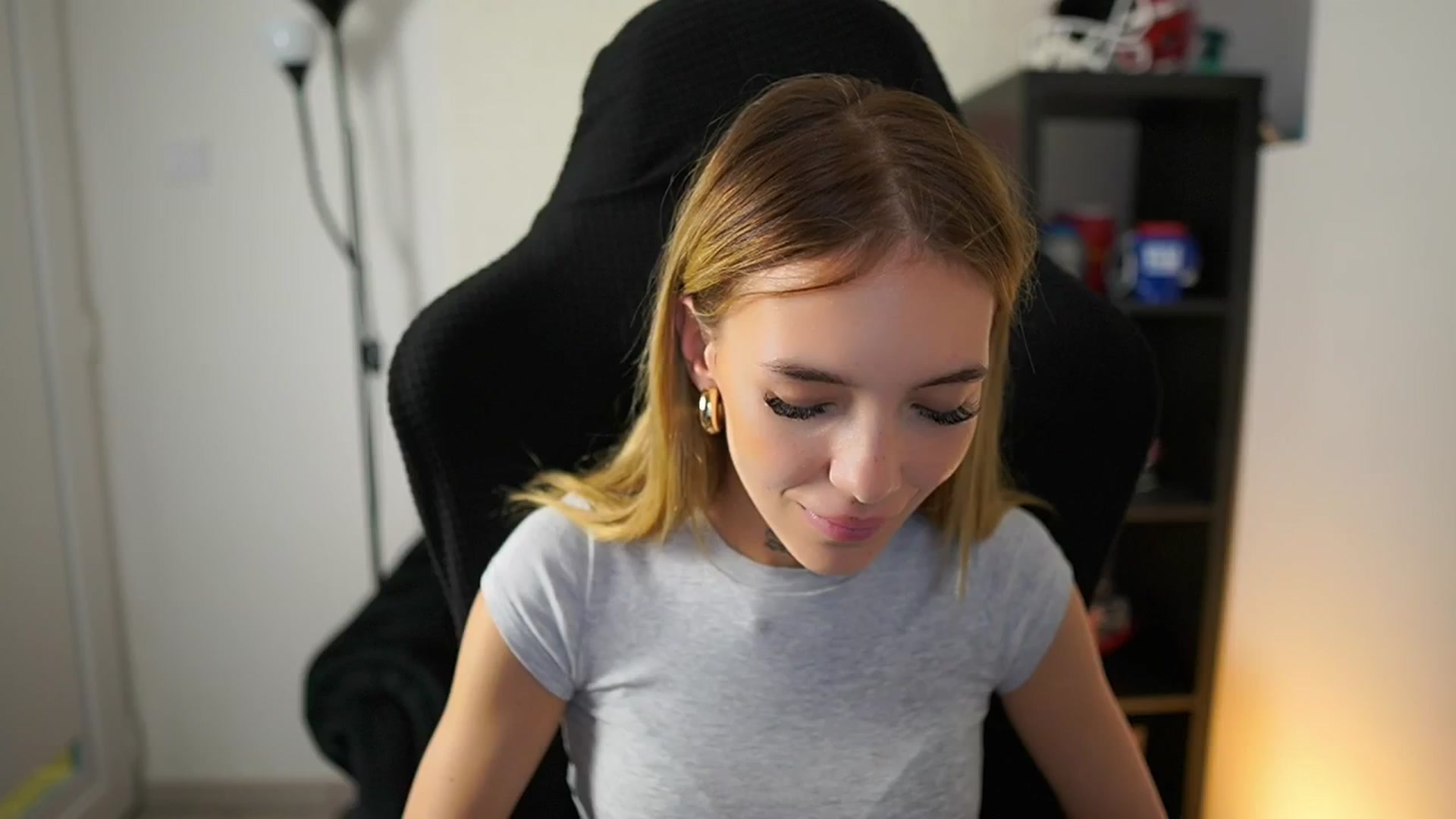 Gallery image thumbnail from Alexxisky's myfreecams stream on, 08/19/2025, 15:17 image 8 of 20