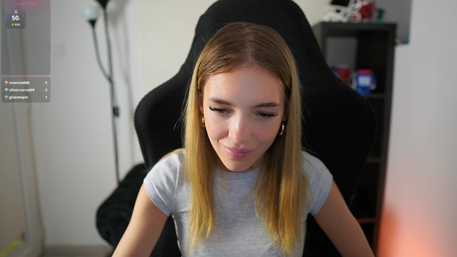 Gallery image thumbnail from Alexxisky's myfreecams stream on, 08/19/2025, 15:17 image 1 of 20