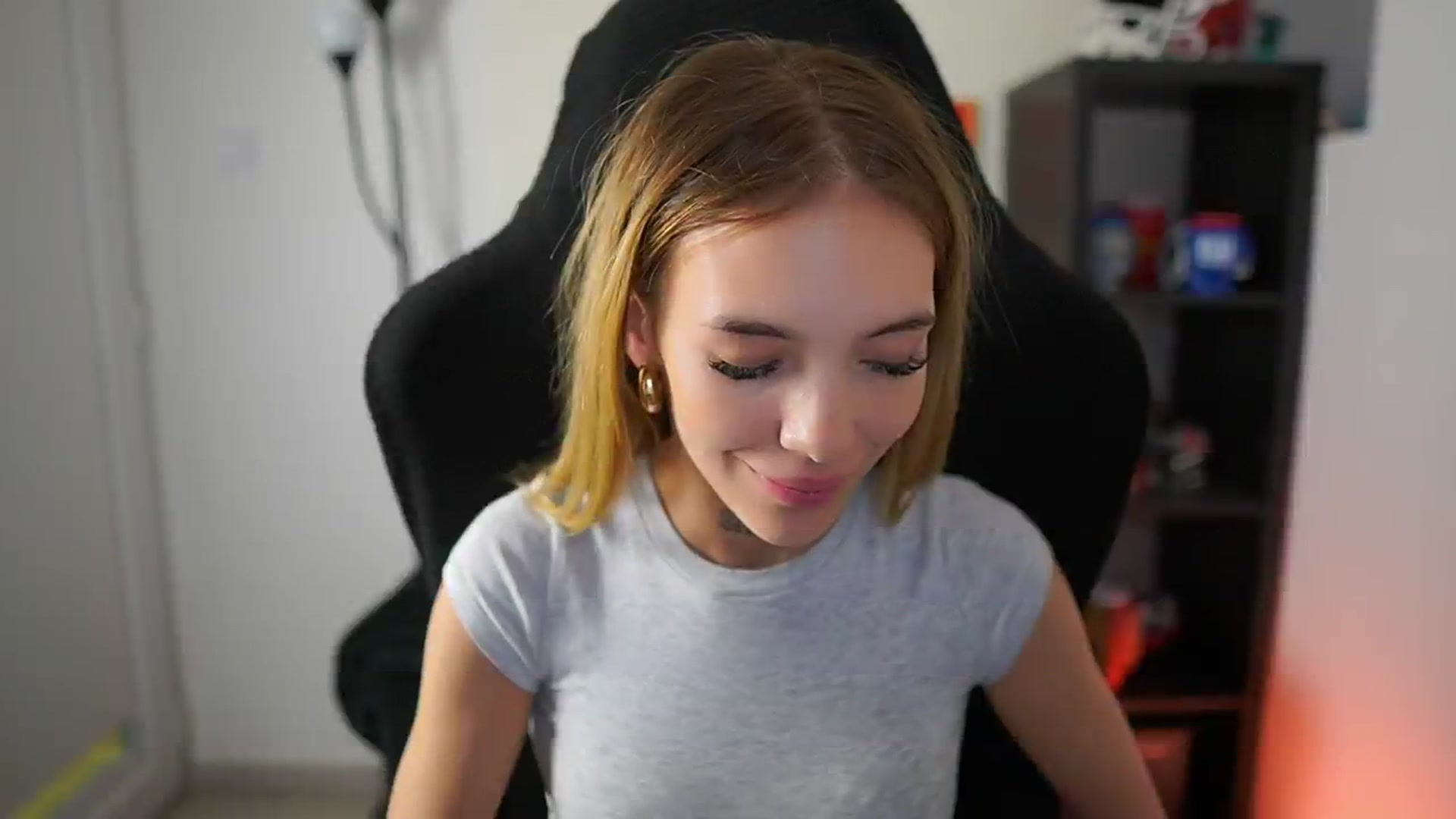 Gallery image thumbnail from Alexxisky's myfreecams stream on, 08/19/2025, 18:04 image 10 of 20