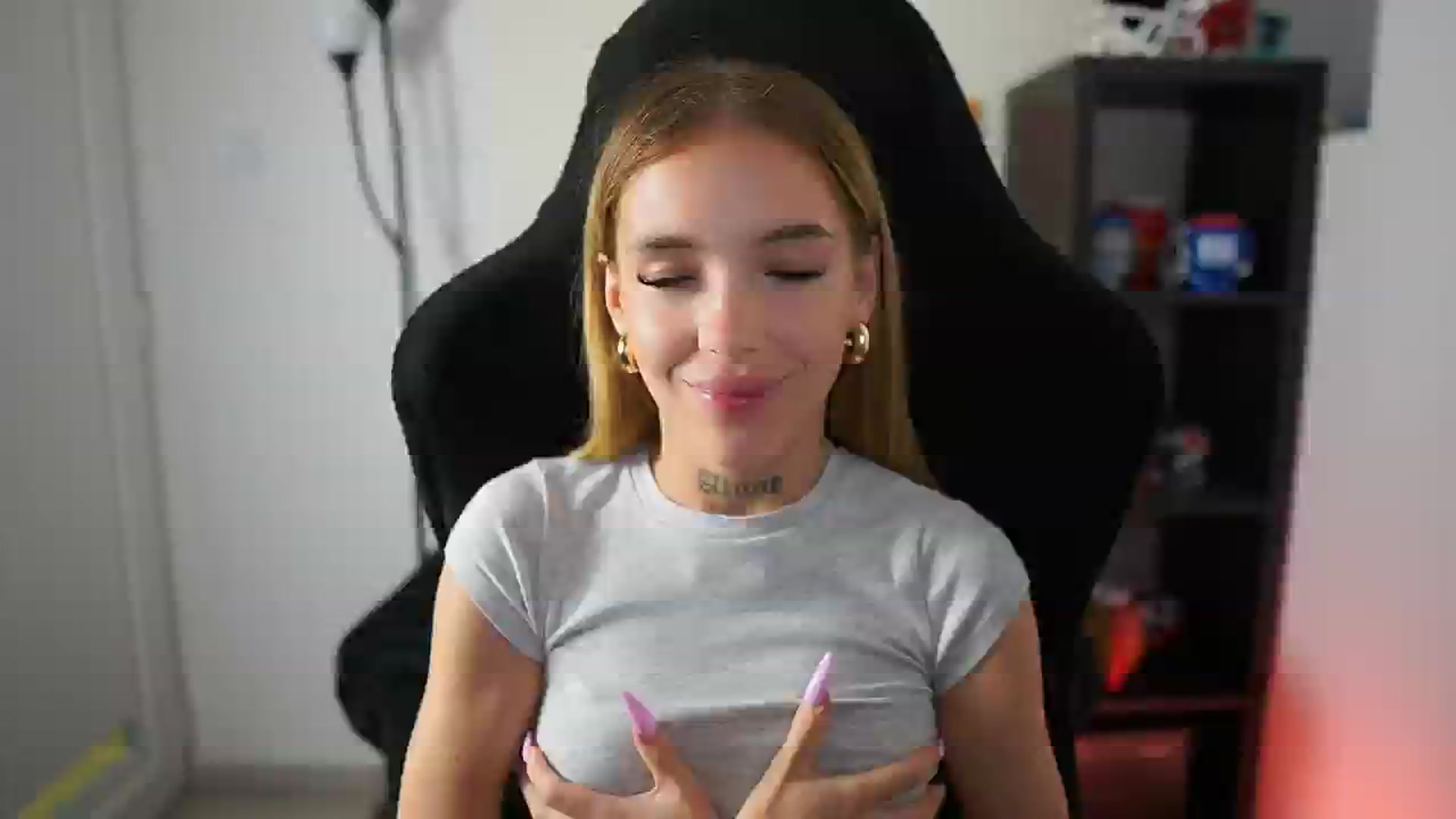 Gallery image thumbnail from Alexxisky's myfreecams stream on, 08/19/2025, 18:04 image 3 of 20